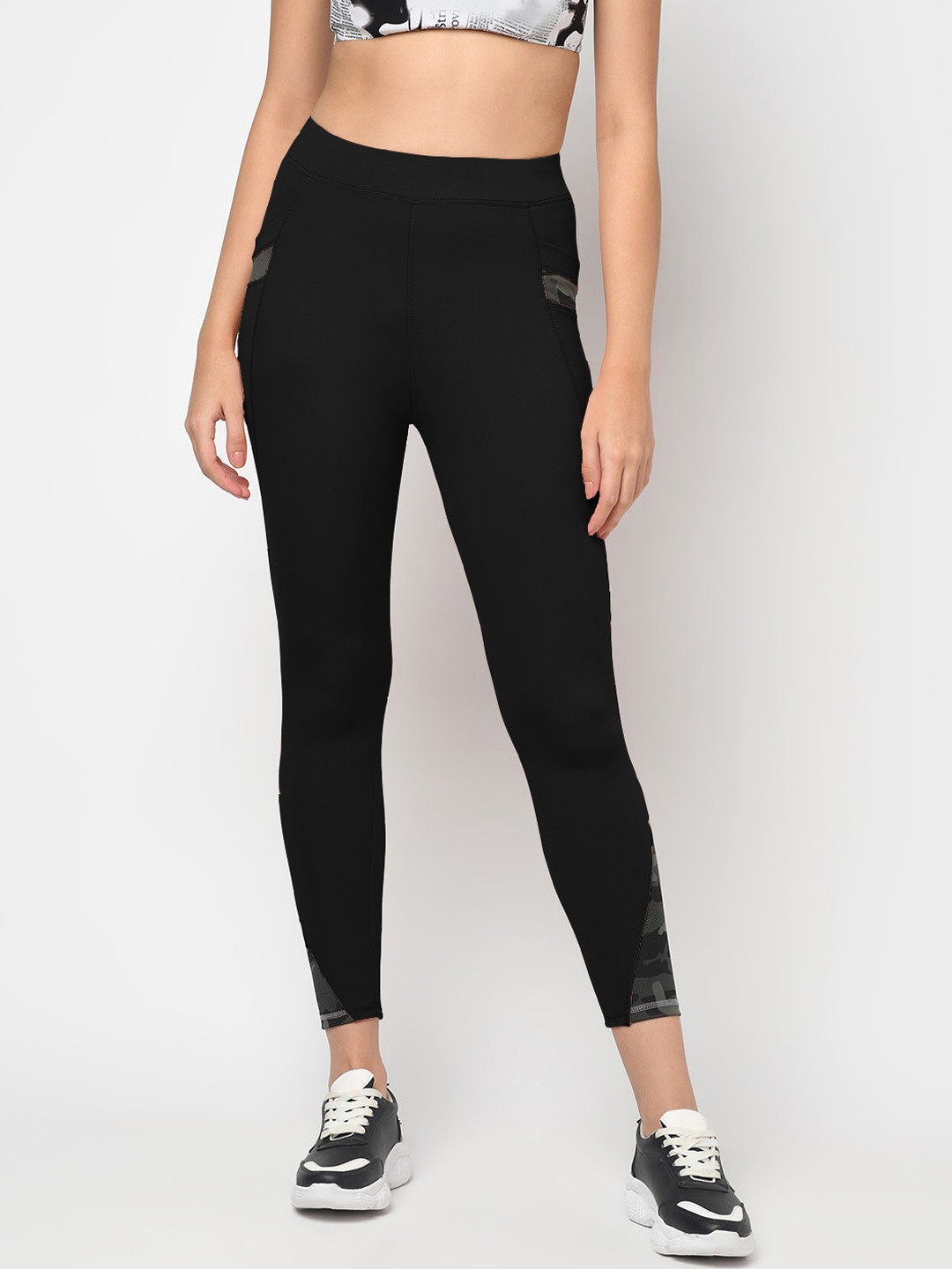 

SHARKTRIBE Women Black Solid Tights