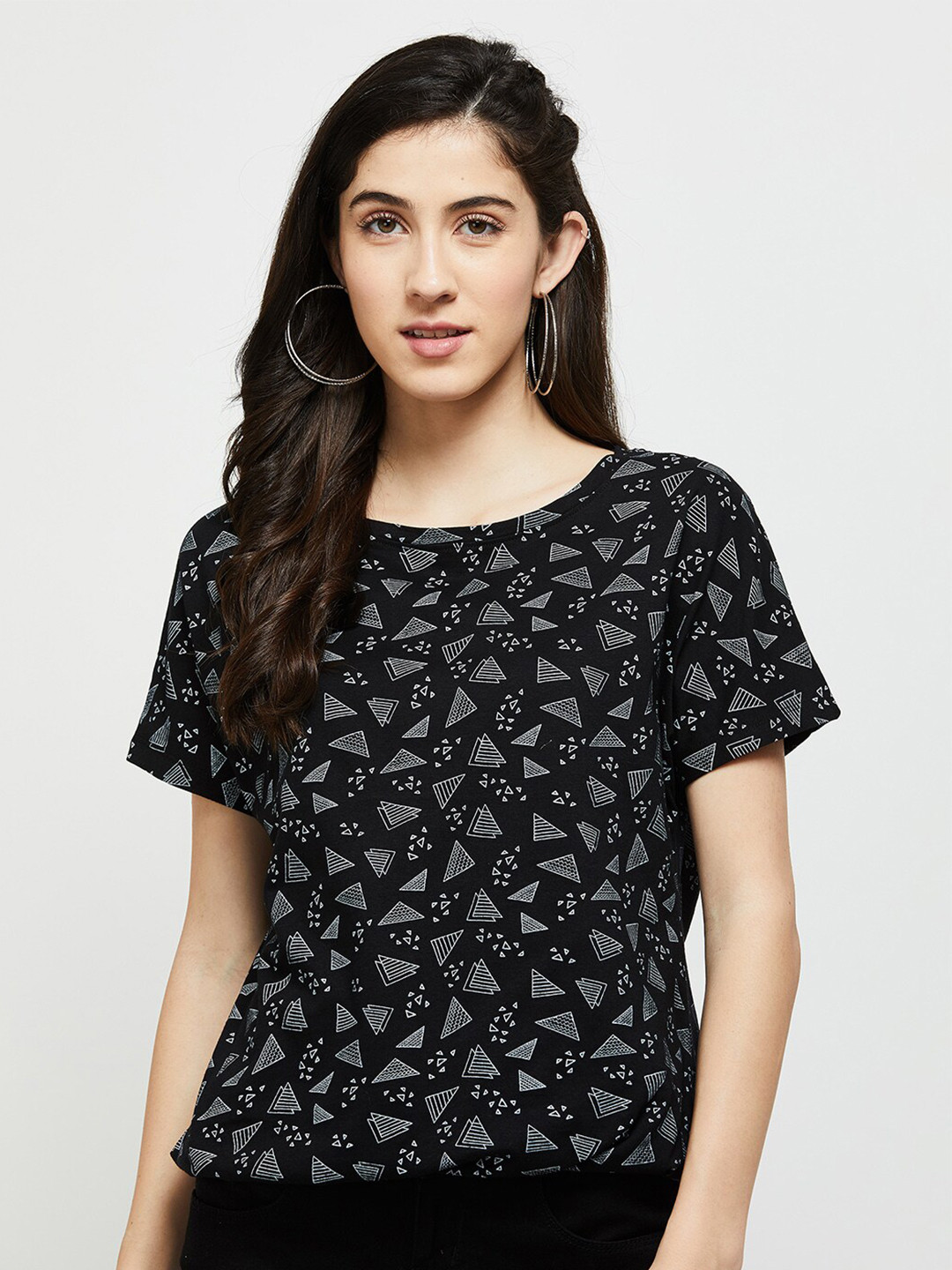 

max Women Black Geometric Printed Cotton T-shirt