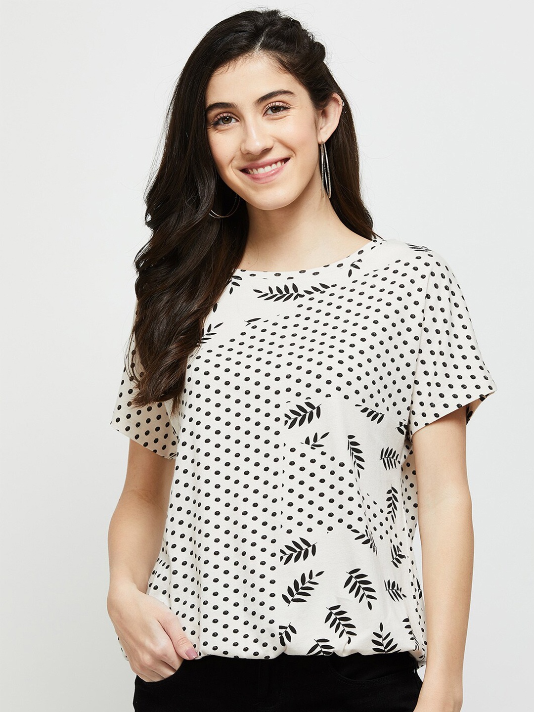 

max Women Off White Conversational Printed Cotton T-shirt