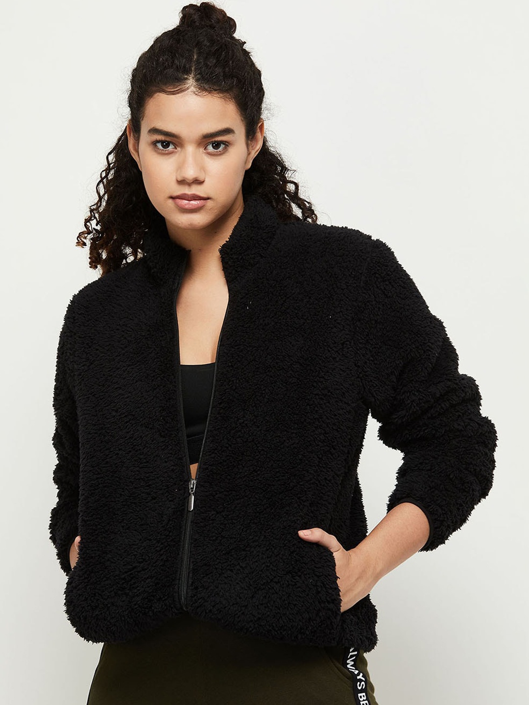 

max Women Black Crop Tailored Jacket