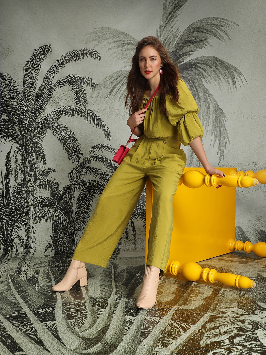 

Vero Moda Women Green Solid Trousers
