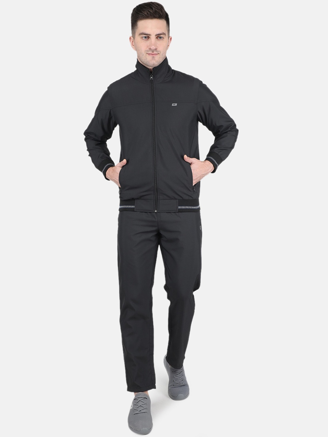 

Monte Carlo Men Black Solid Tracksuits