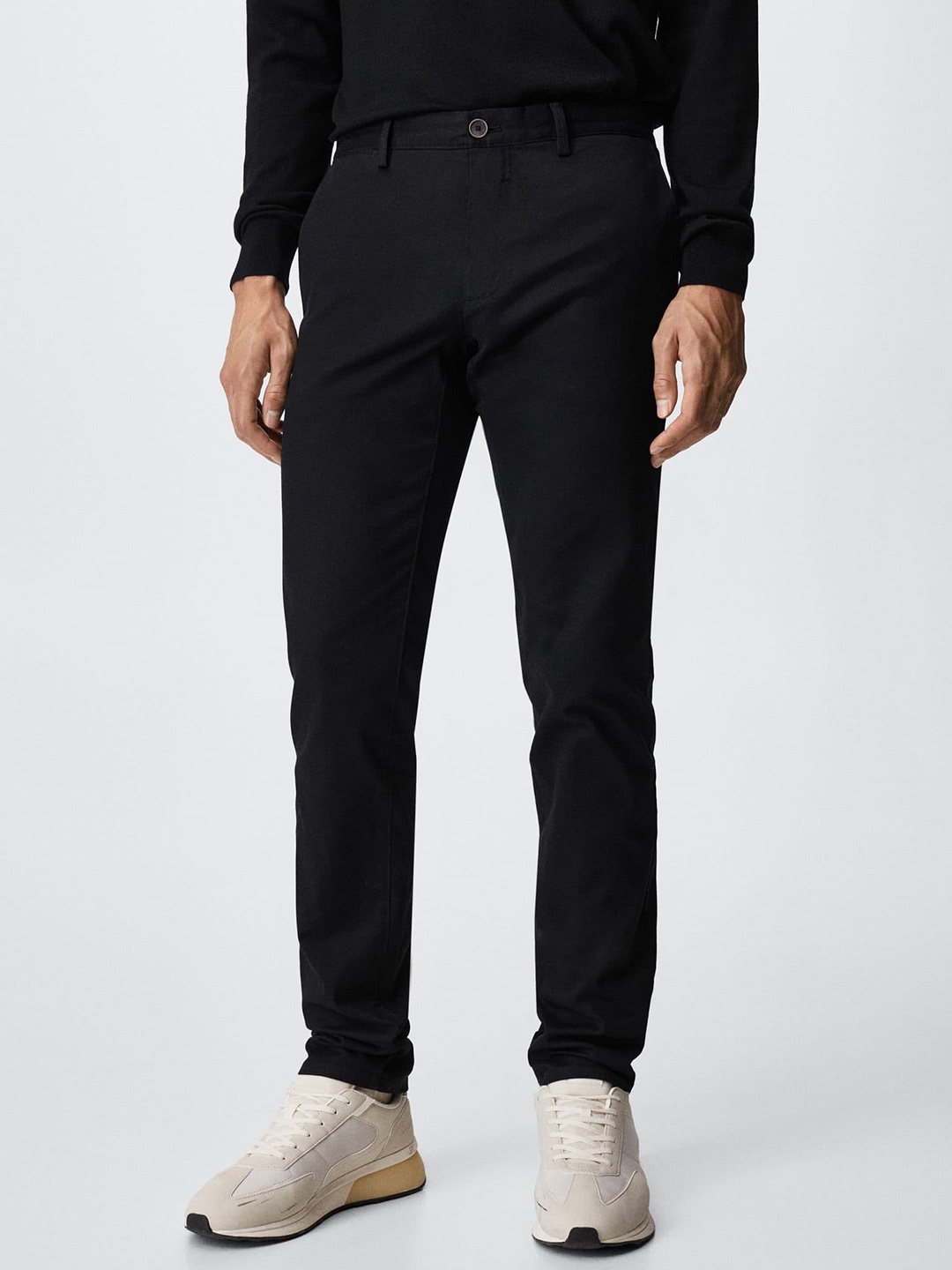 

MANGO MAN Black Solid Barna Slim Fit Chinos Trousers