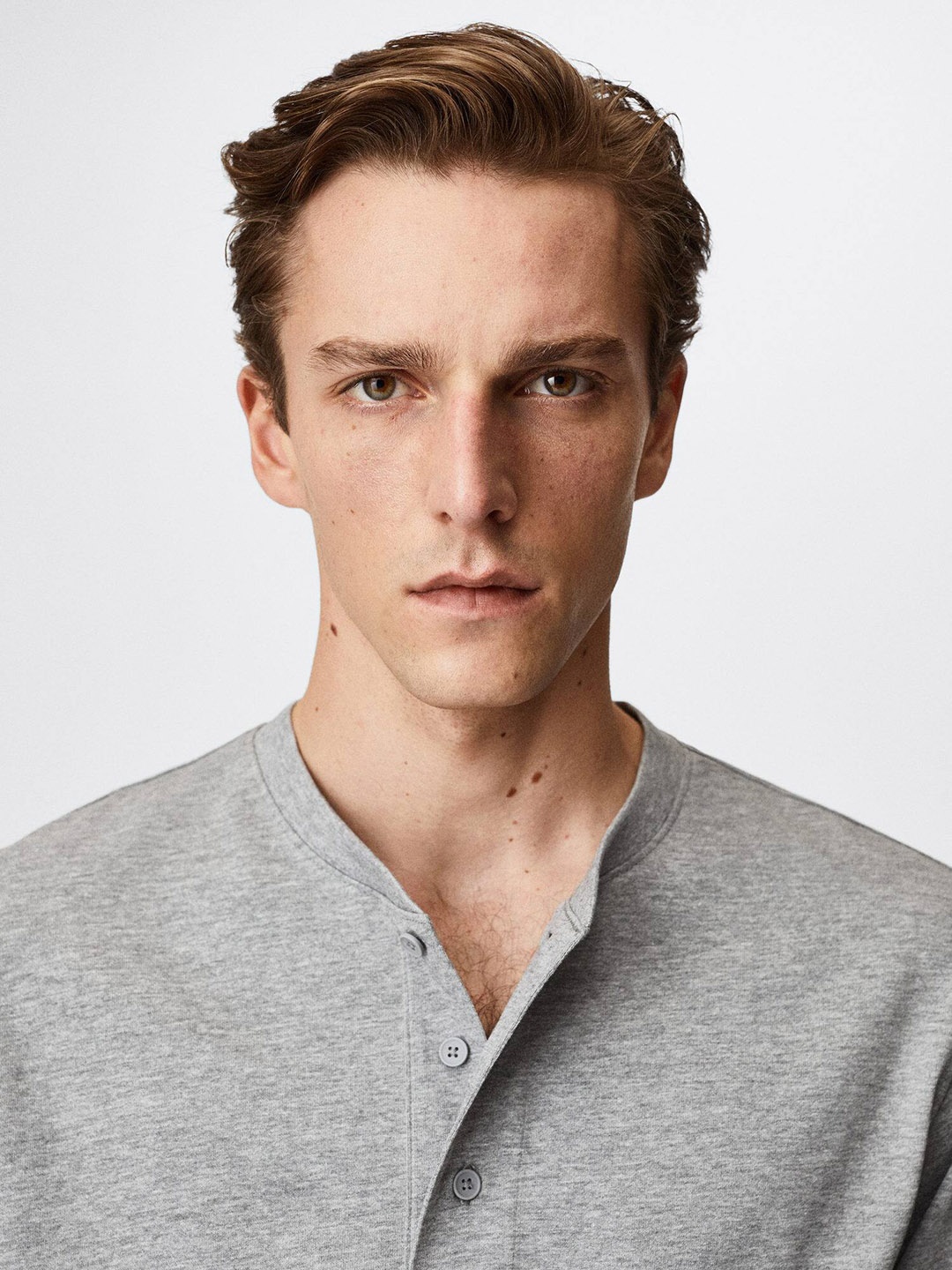 

MANGO MAN Men Grey Solid Henley Neck Sustainable T-shirt