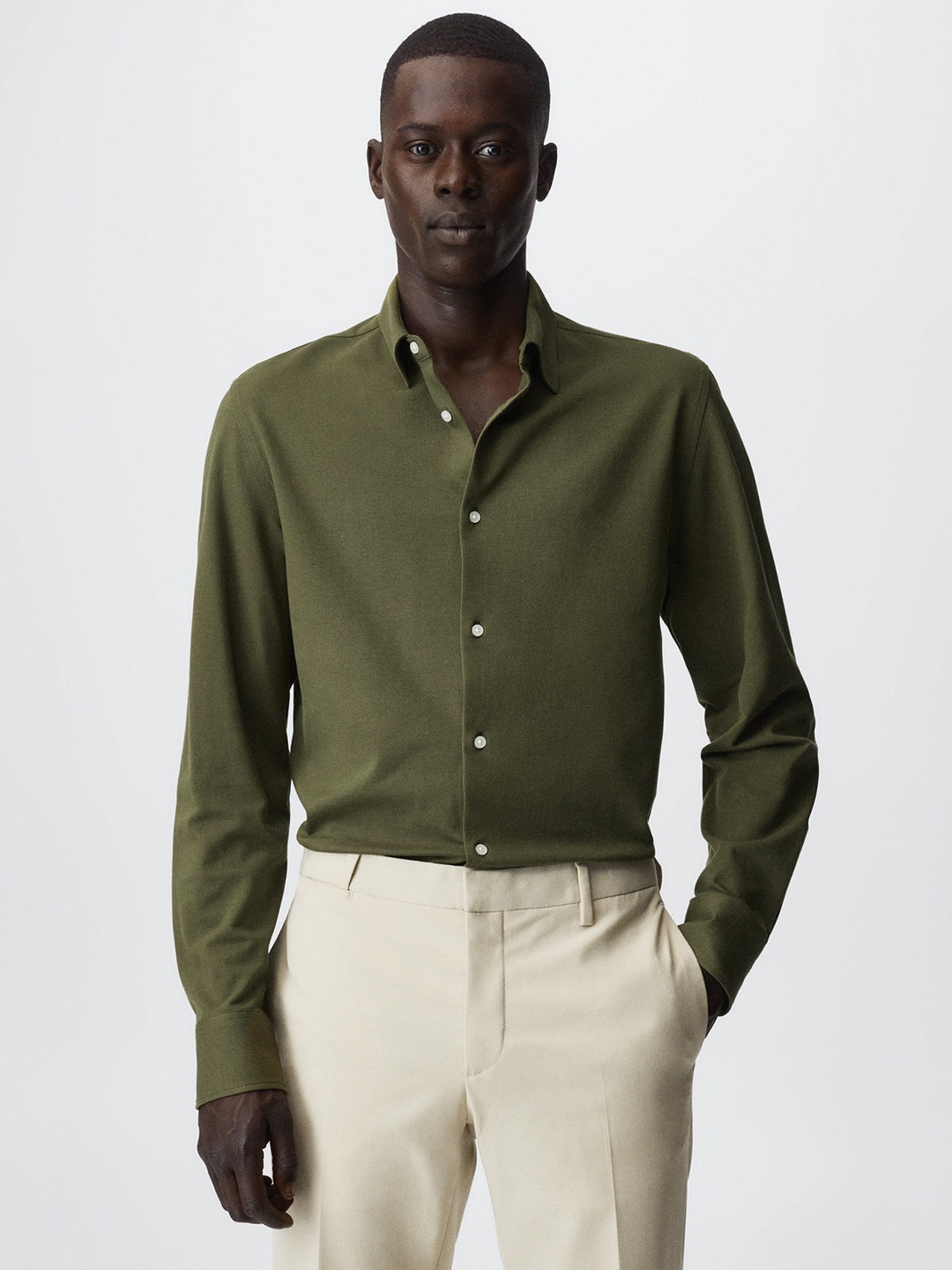 

MANGO MAN Olive Green Solid Slim Fit Pure Cotton Sustainable Casual Shirt