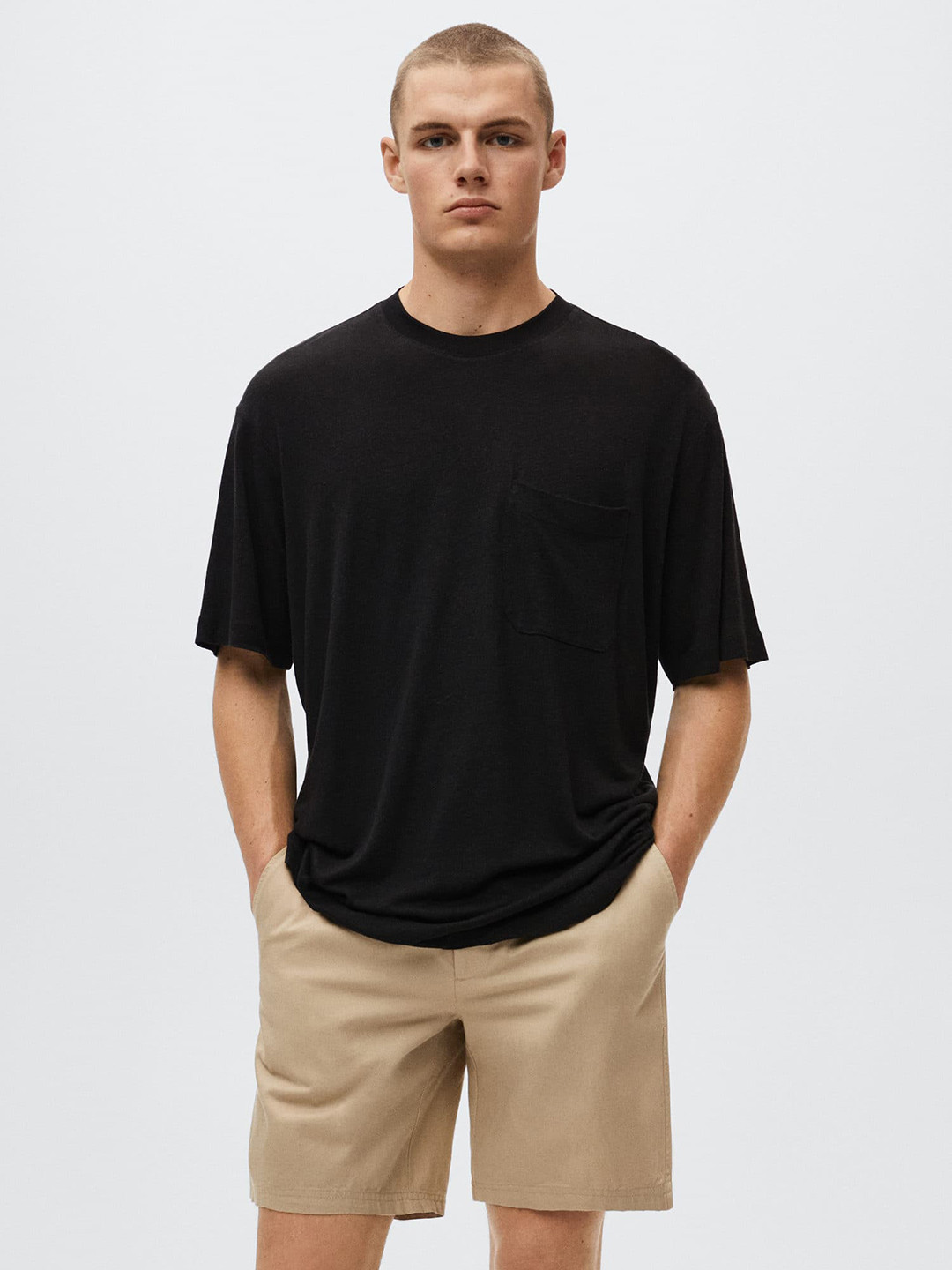 

MANGO MAN Men Black Drop-Shoulder Sleeves Sustainable T-shirt