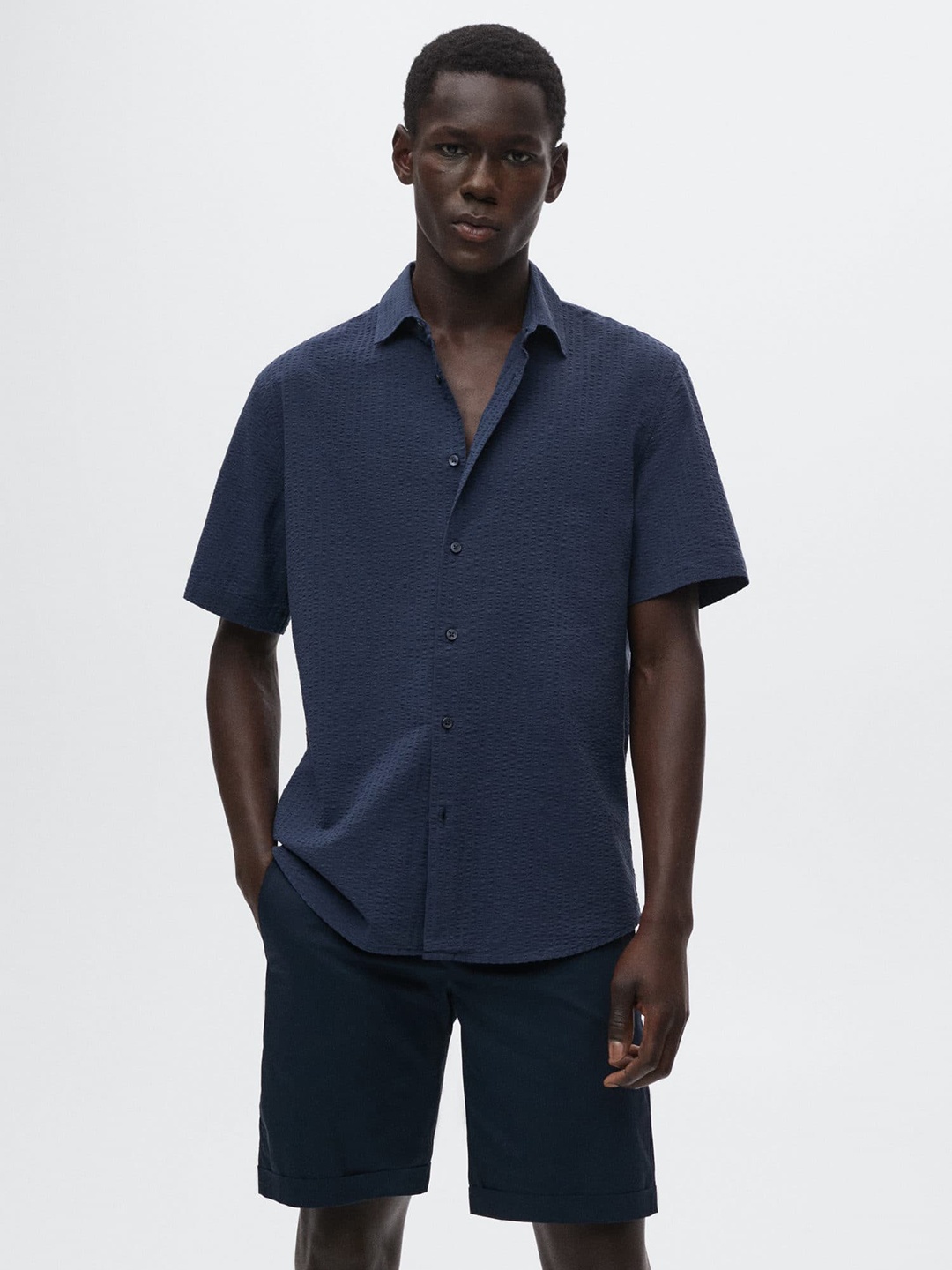 

MANGO MAN Navy Blue Solid Pure Cotton Seersucker Sustainable Casual Shirt