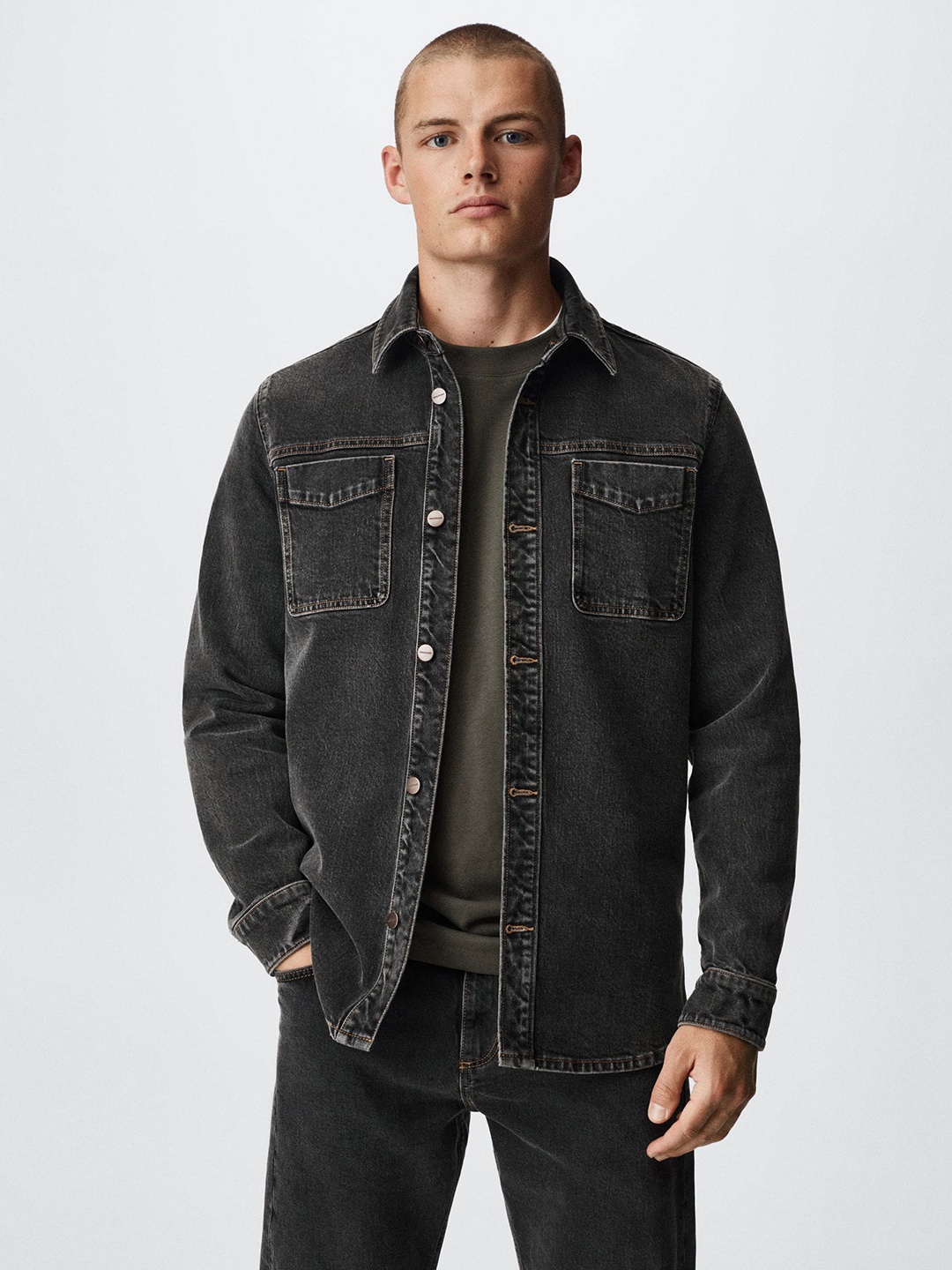 

MANGO MAN Charcoal Grey Pure Cotton Solid Pocket Denim Overshirt