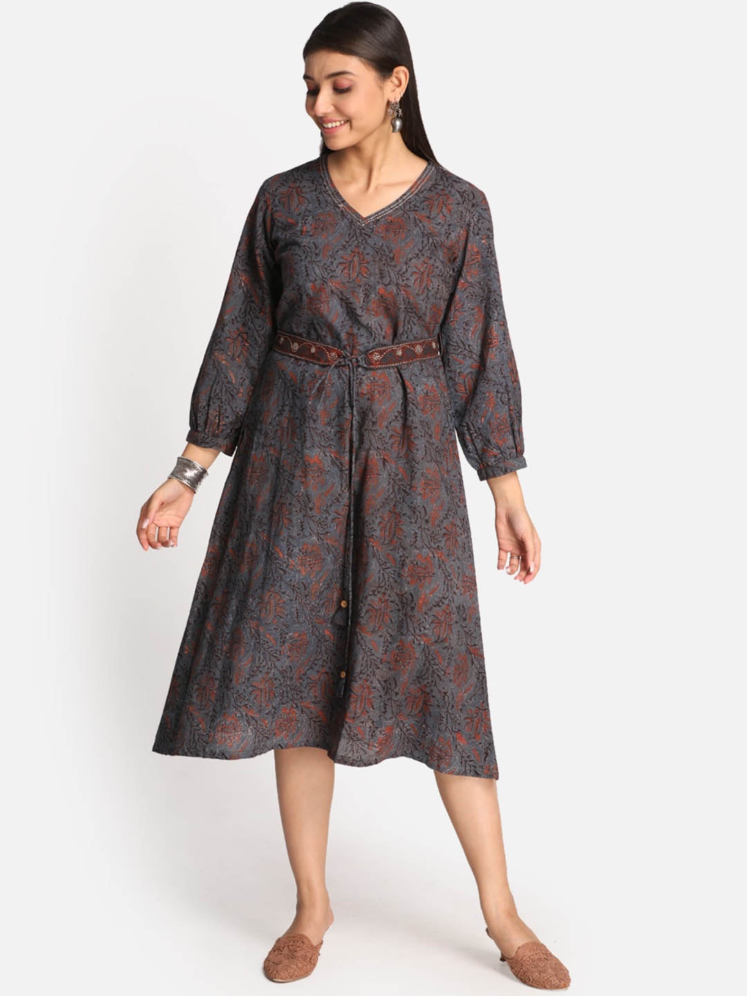 

Earthwear Women Grey & Rust Ethnic Motifs Printed Flared Sleeves Kurta