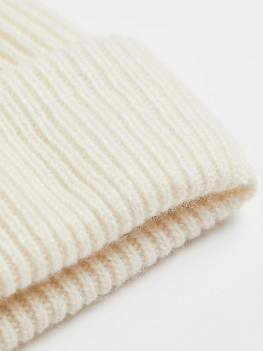 

H&M Women White Knitted Cashmere Hat