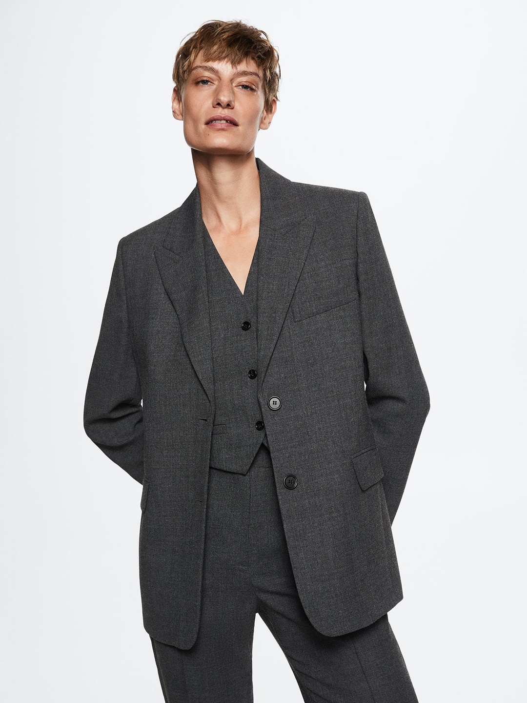 

MANGO Women Solid Peaked Lapel Single Breasted Sustainable Blazer, Charcoal