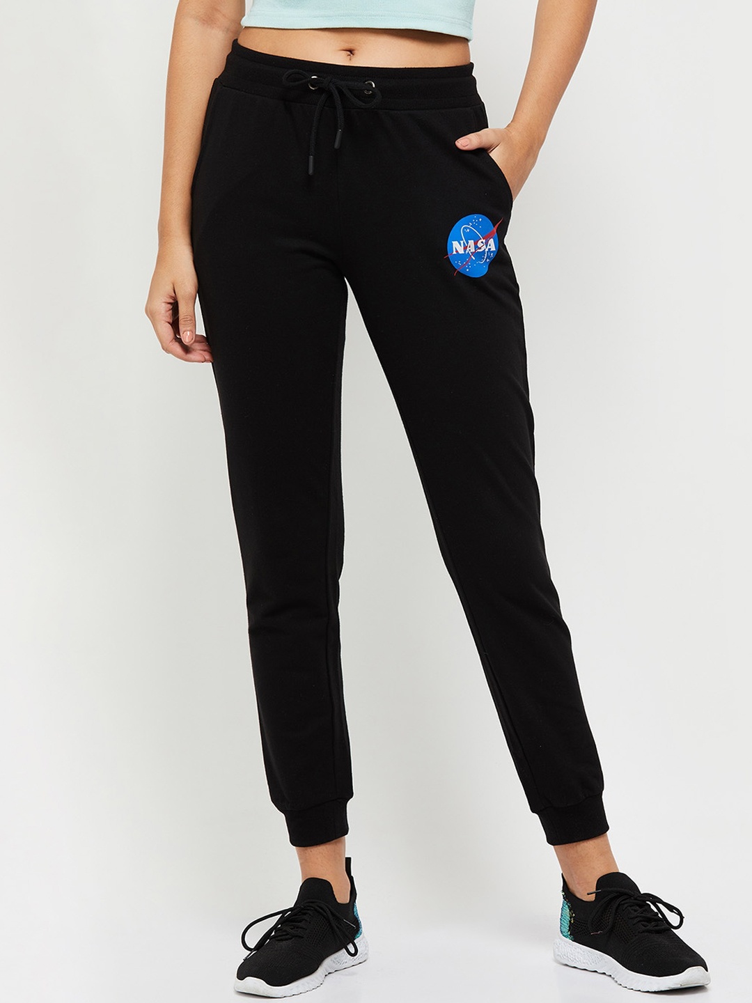 

max Women Black Solid Joggers