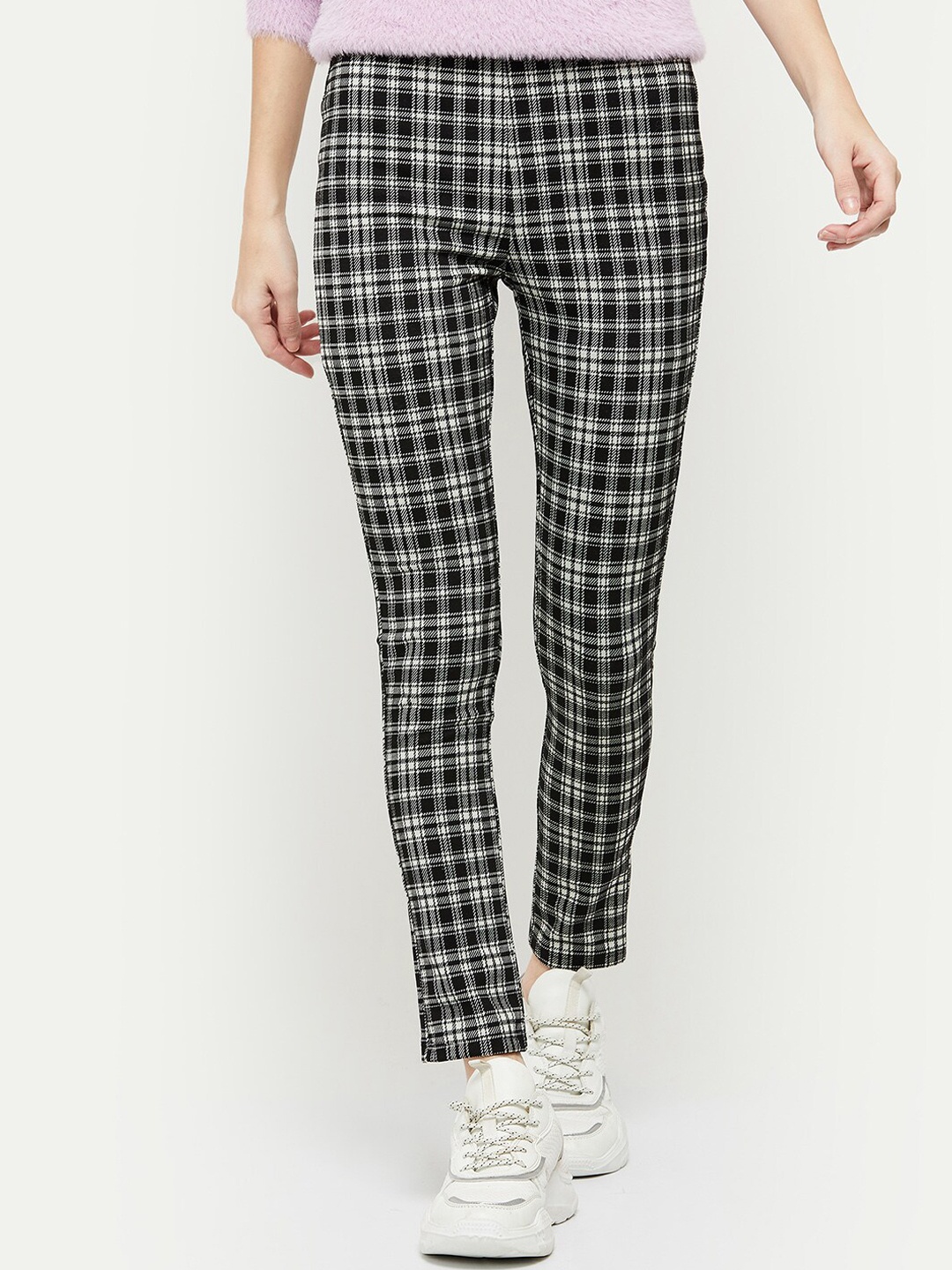 

max Women Black Checked Track Pant