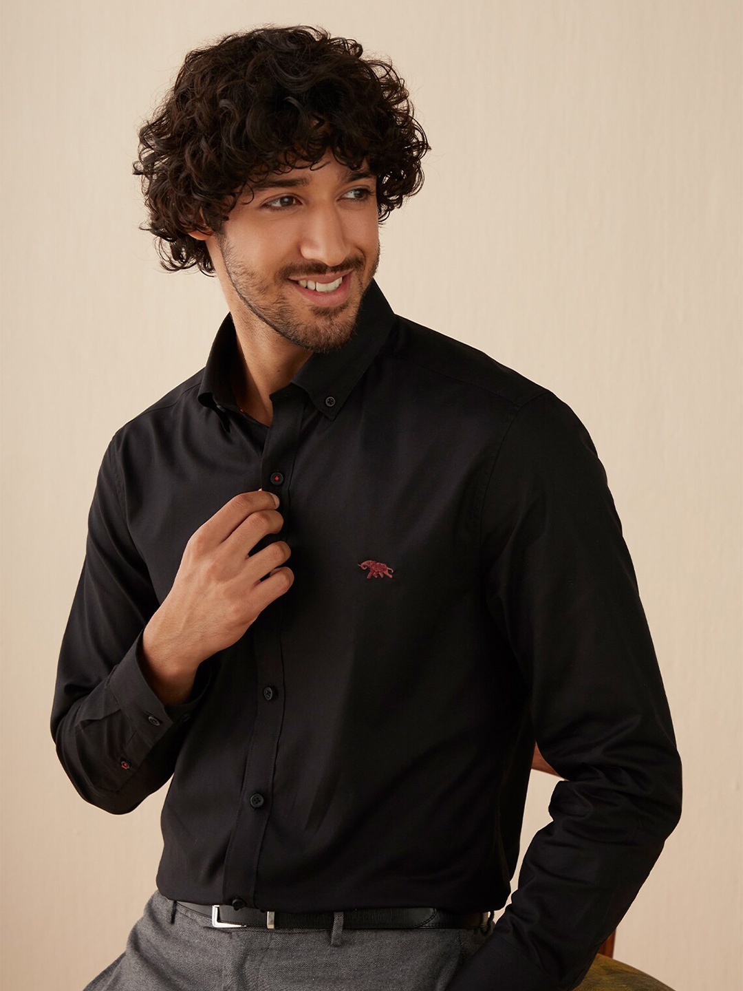 

Andamen Men Black Classic Solid Slim Fit Cotton Formal Shirt