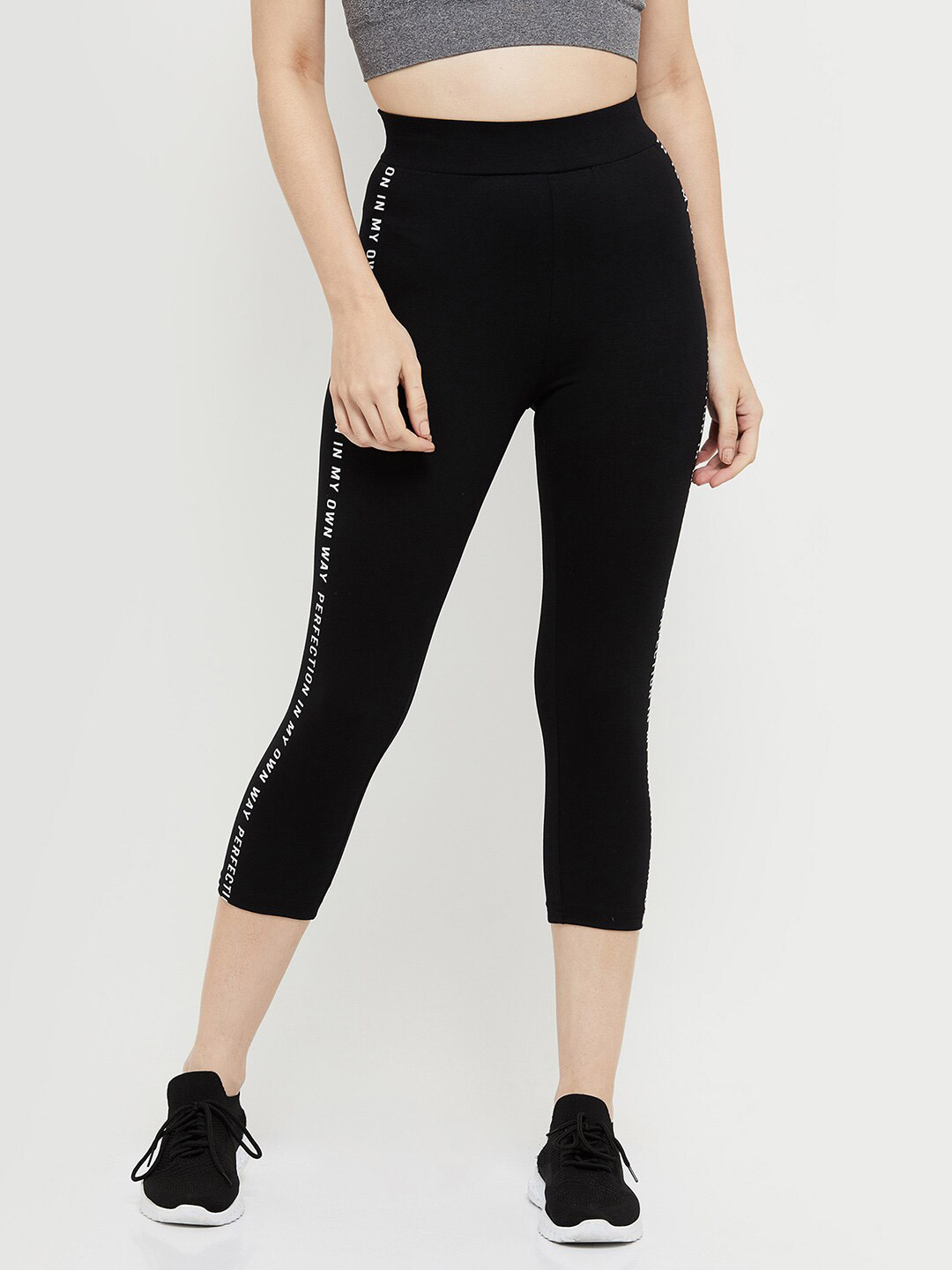 

max Women Black Solid Cotton Regular Fit Capris