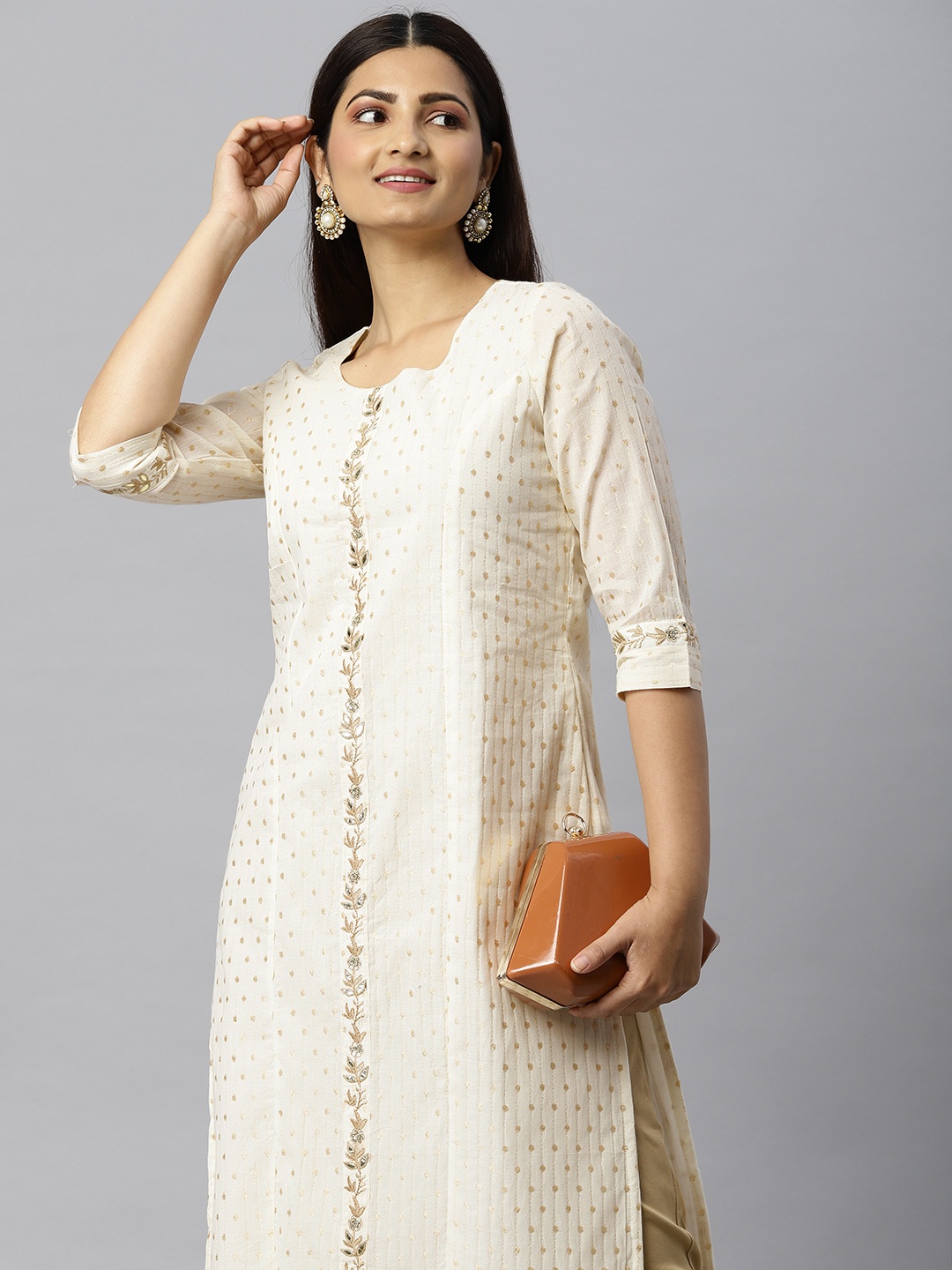 

ETIQUETTE Women Off White & Gold-Toned Ethnic Motifs Thread Work Chanderi Silk Kurta