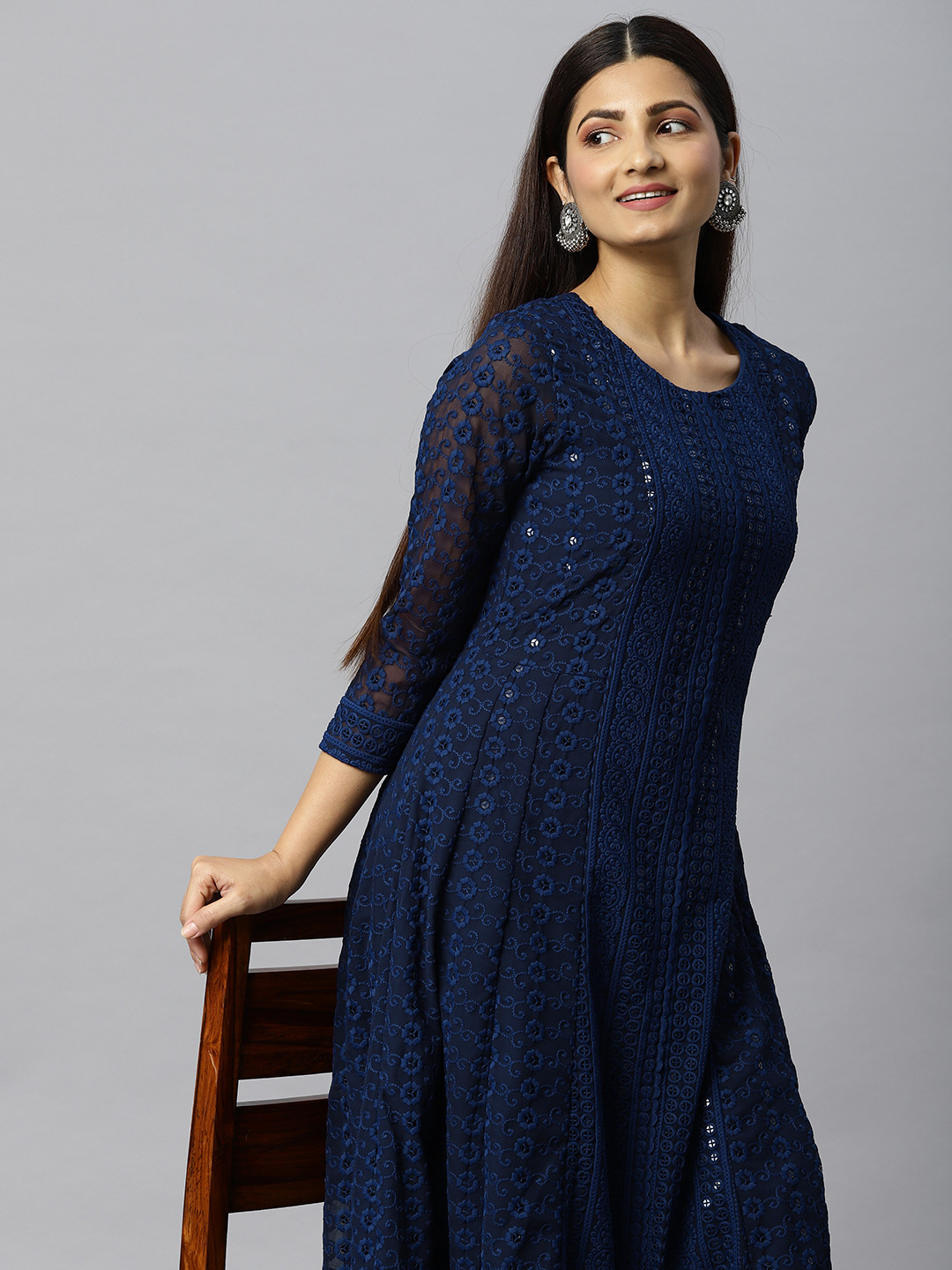

ETIQUETTE Women Navy Blue Floral Embroidered Floral Georgette Anarkali Kurta