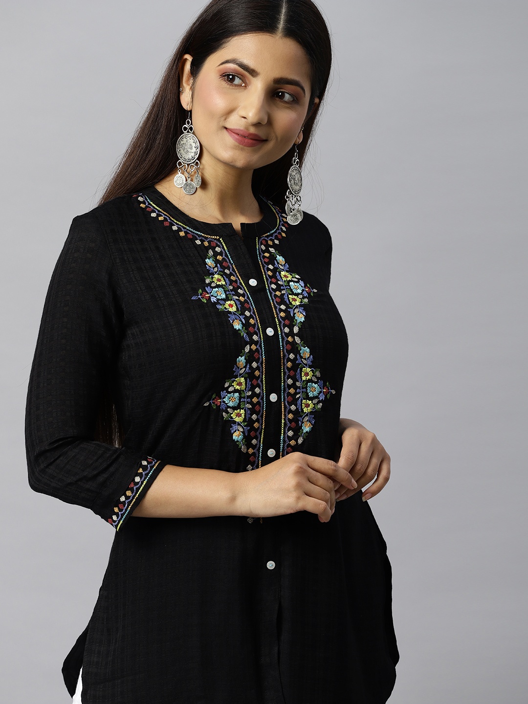 

ETIQUETTE Black & Blue Floral Printed Thread Work Thread Work Kurti