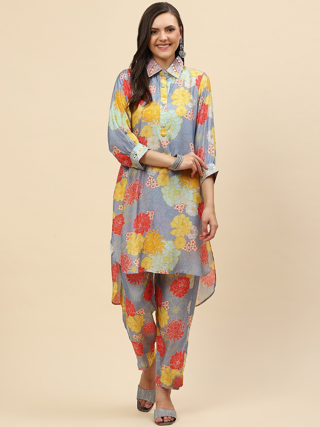 

Meena Bazaar Women Grey Floral Printed Dupion Silk Kurta with Trousers