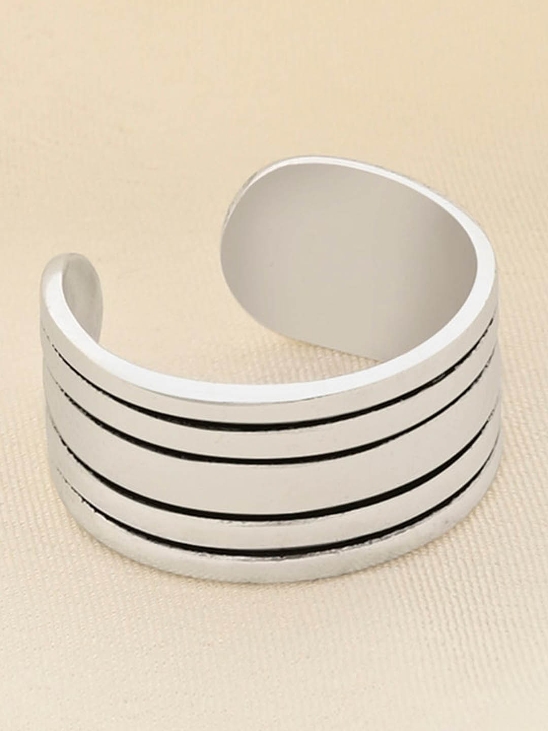 

Mikoto by FableStreet Women Oxidised Silver-Plated Adjustable Ring