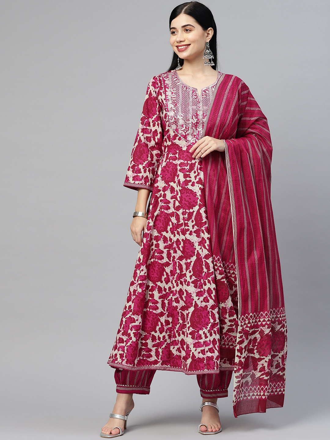 

Readiprint Fashions Women Pink Floral Printed Panelled Gotta Patti Pure Cotton Kurta Set