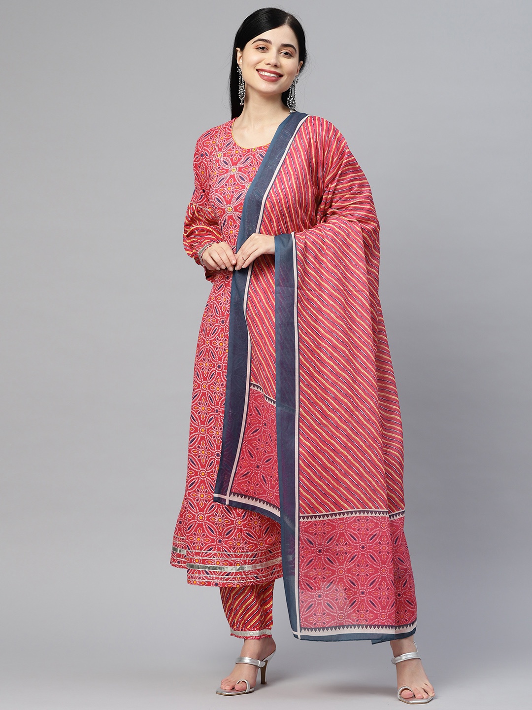 

Readiprint Fashions Women Pink Bandhani Printed Panelled Gotta Patti Pure Cotton Kurta Set