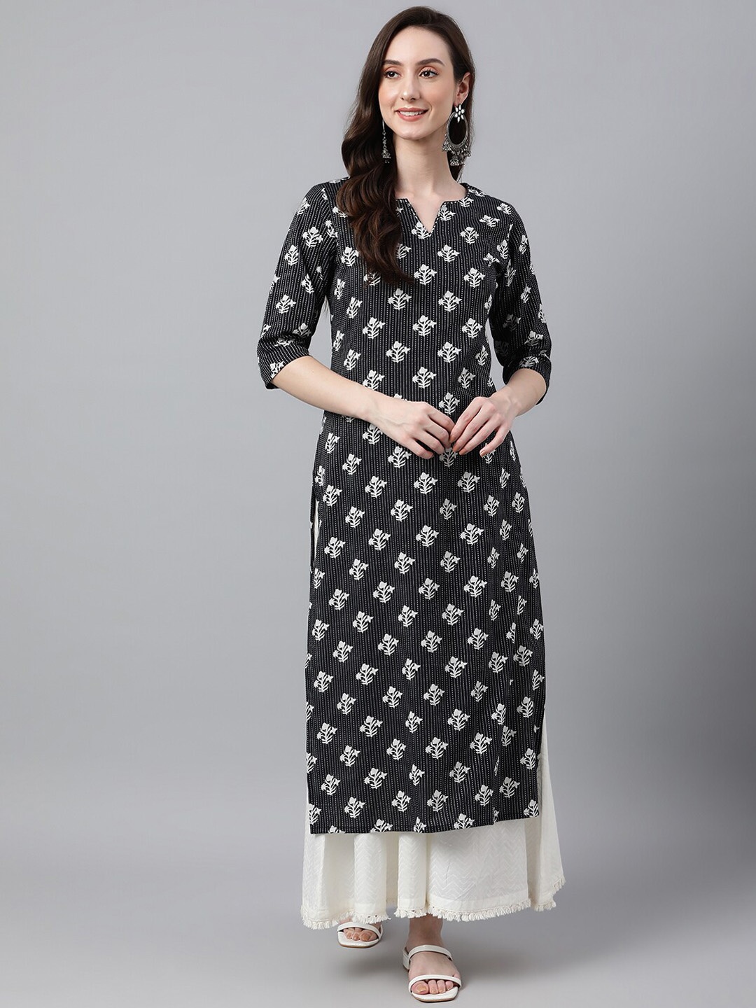 

Janasya Women Black Cotton Floral Print Straight Kurta
