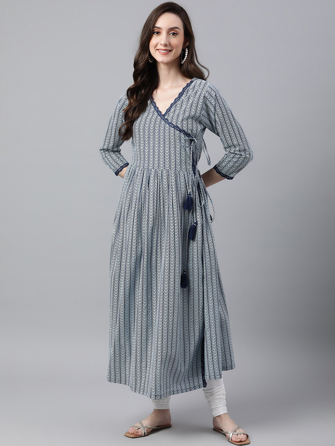 

Janasya Women White Cotton Chevron Block Print Angrakha Kurta