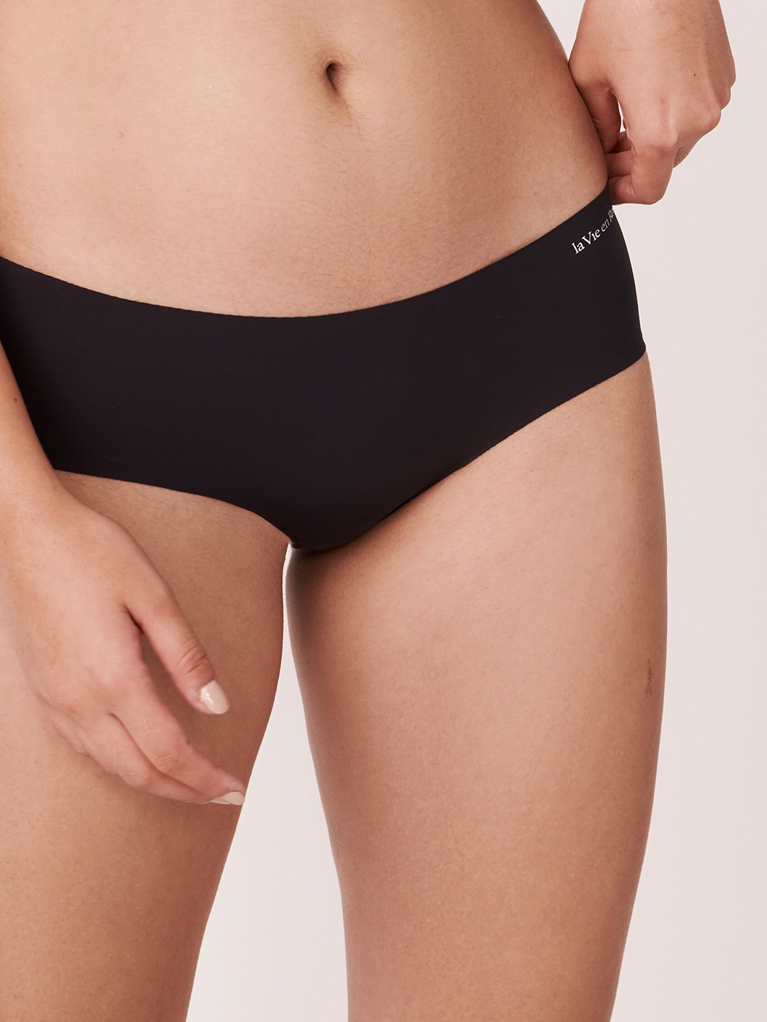 

La Vie en Rose Women Black Solid Hipster Briefs
