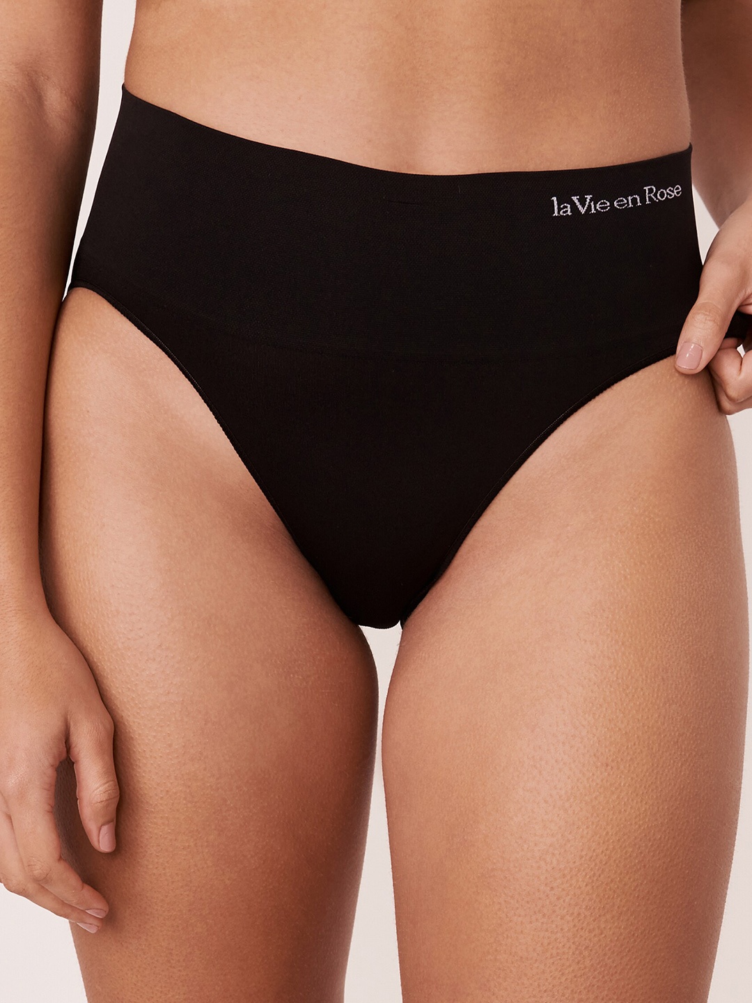 

La Vie en Rose Women Black Solid Bikini Briefs