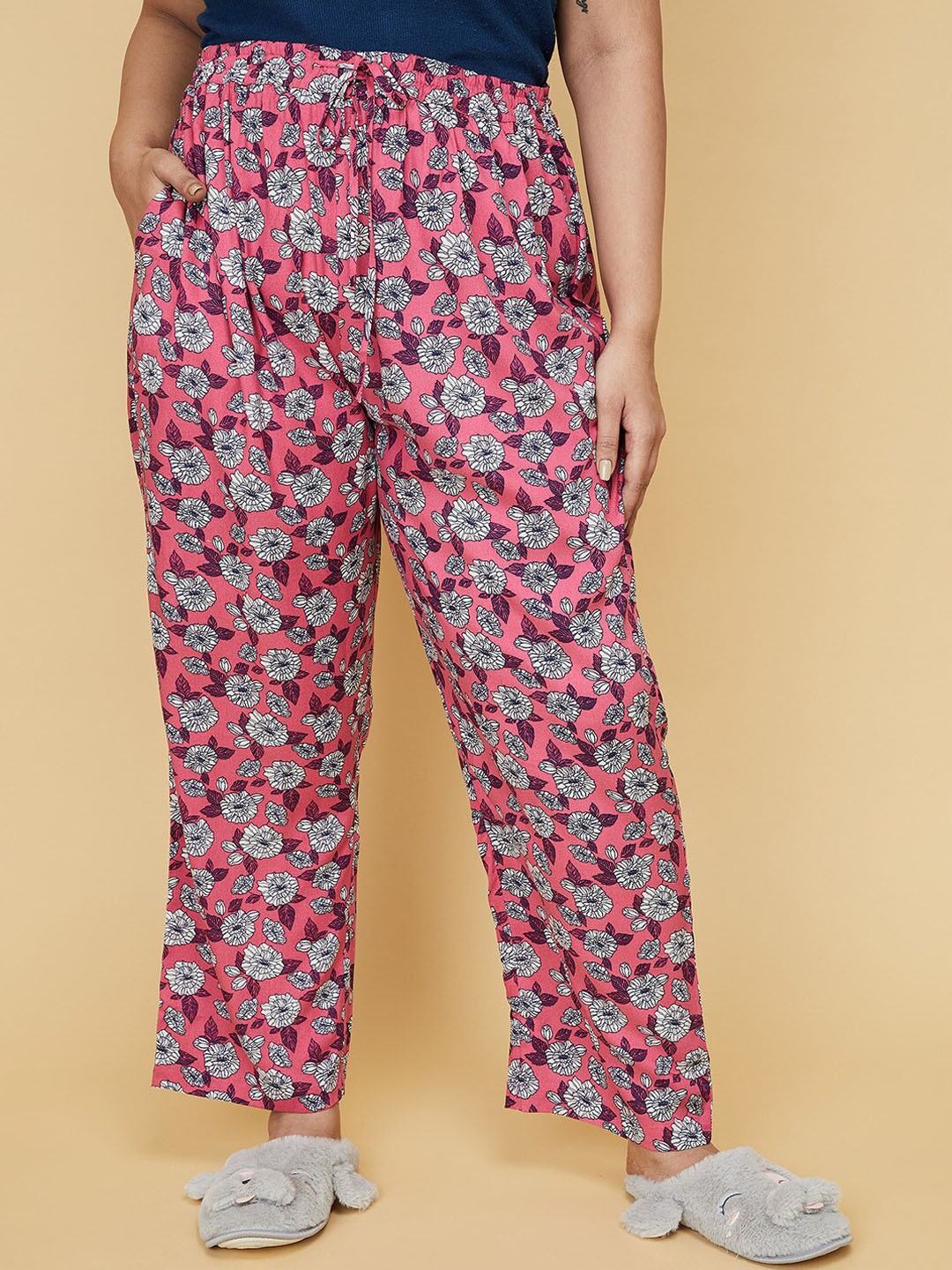 

max Women Pink & White Floral Printed Lounge Pants