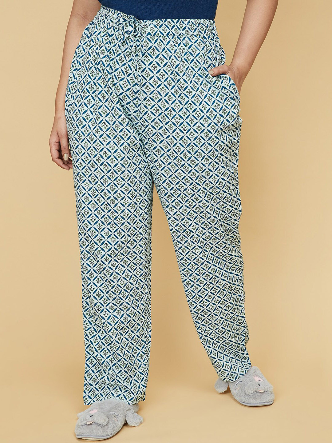 

max Women Blue & Green Printed Elasticated Lounge Pants