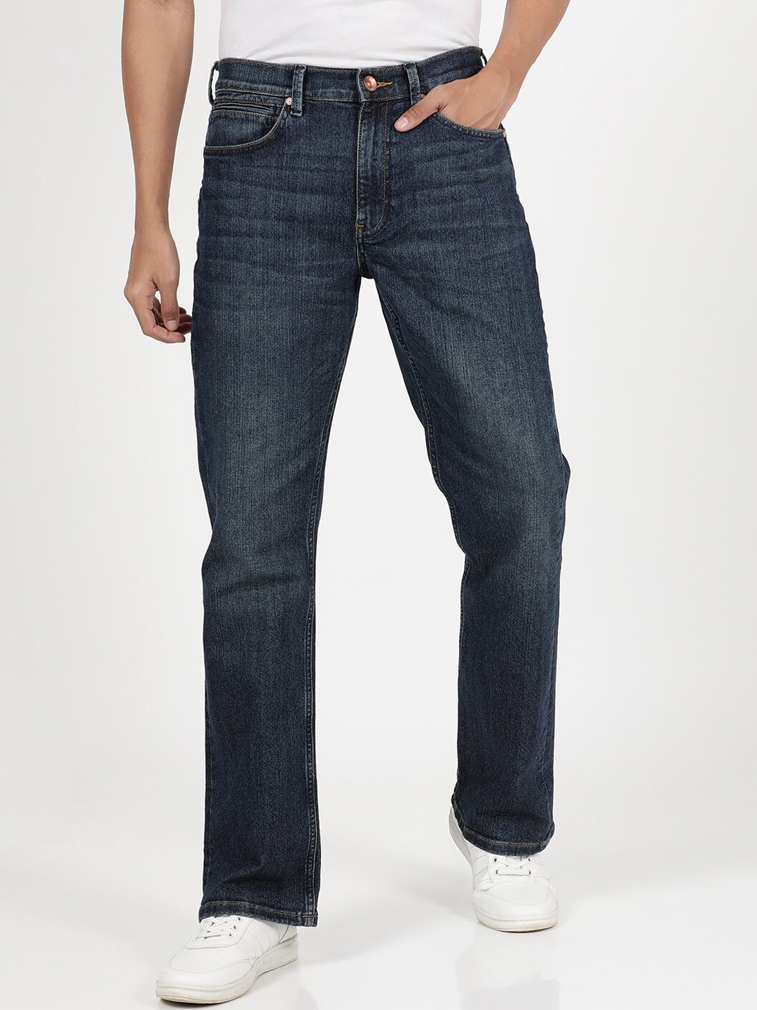 

Lee Men Blue Rodeo Straight Fit Light Fade dark Shade Stretchable Jeans
