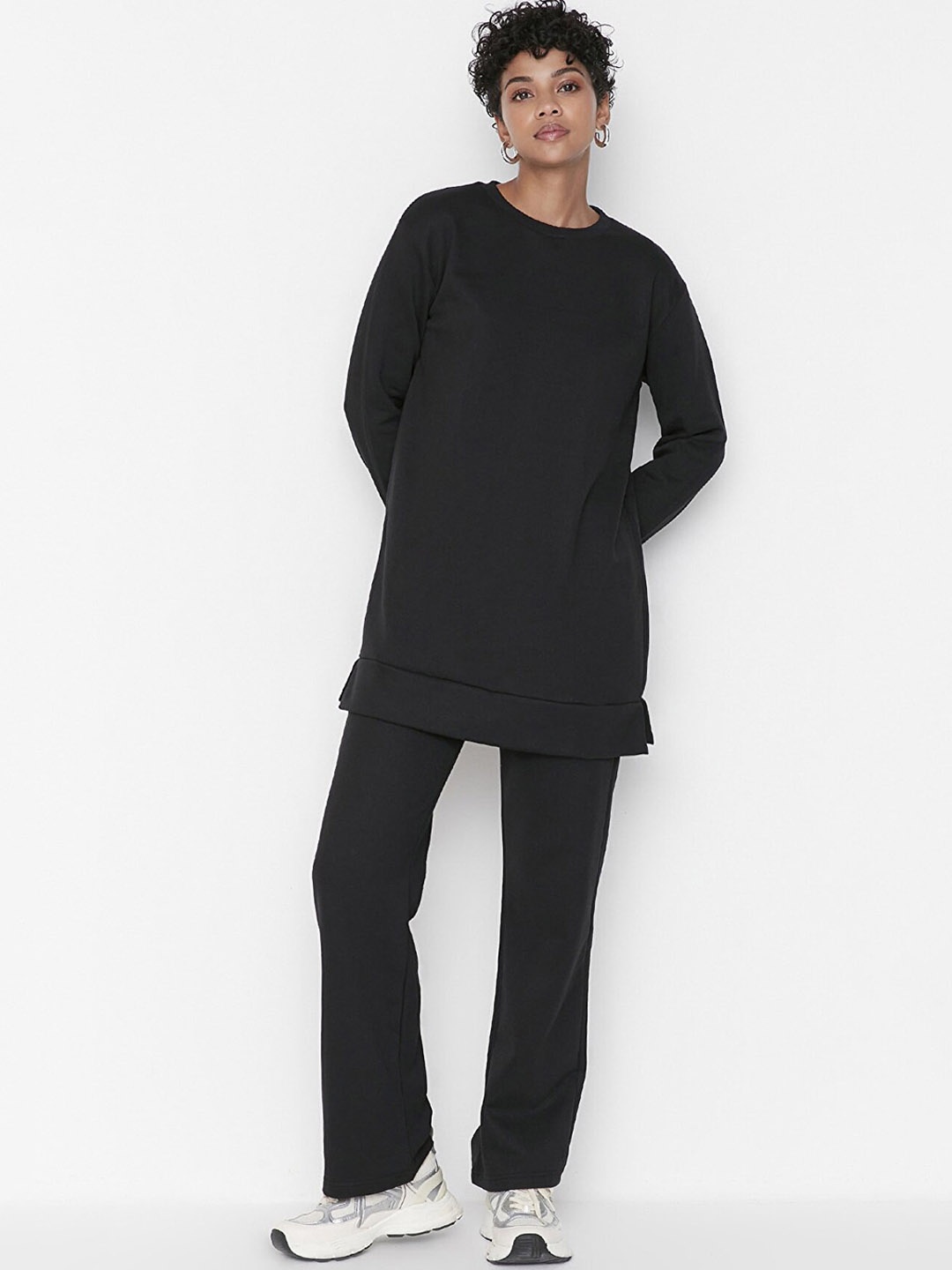 

Trendyol Women Black Solid Tracksuit