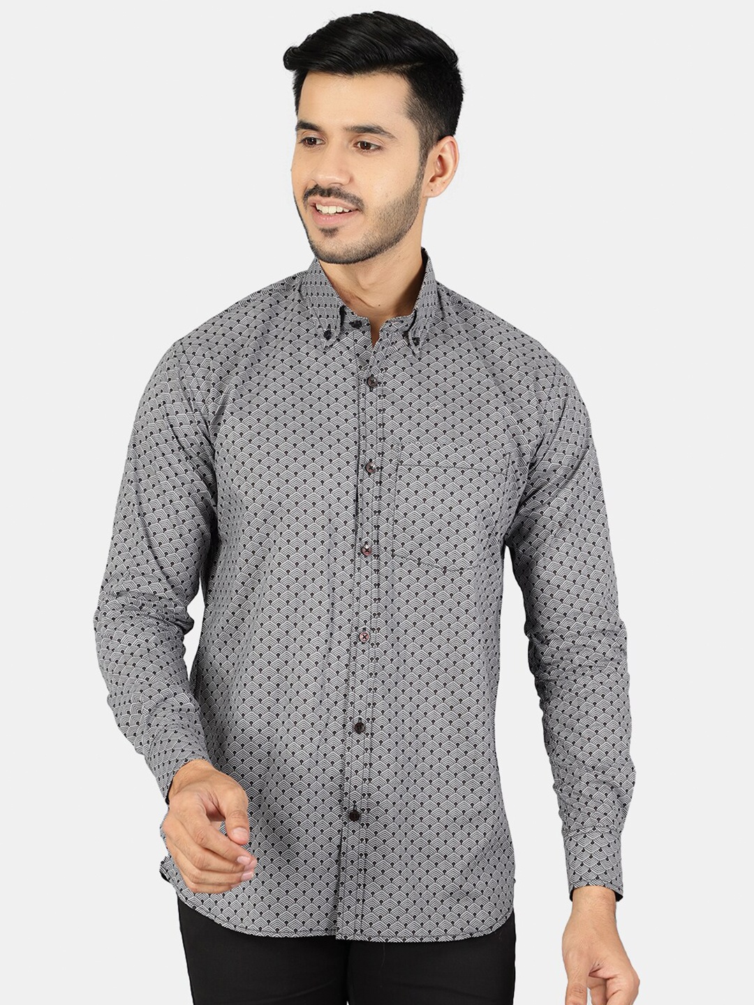 

Wintage Men Black & White Printed Pure Cotton Casual Shirt