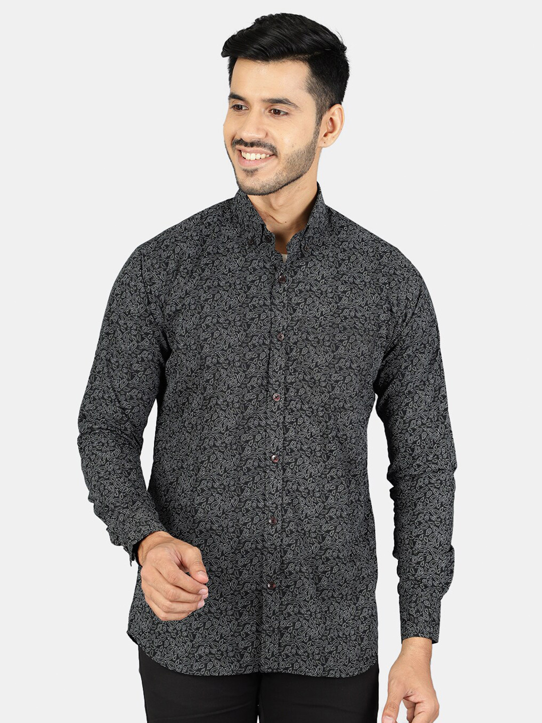 

Wintage Men Black & White Classic Printed Pure Cotton Casual Shirt