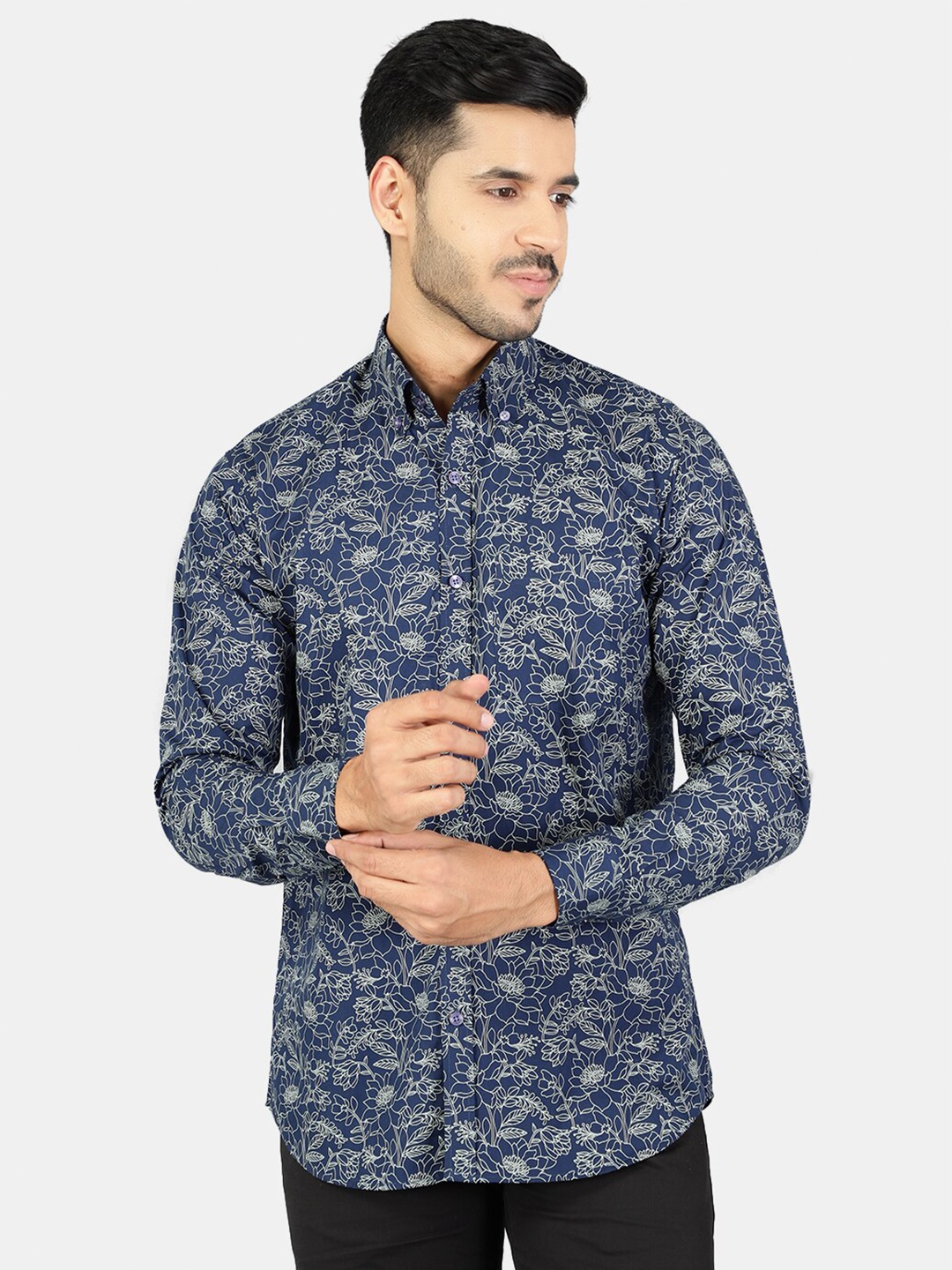 

Wintage Men Blue & White Classic Floral Printed Pure Cotton Casual Shirt