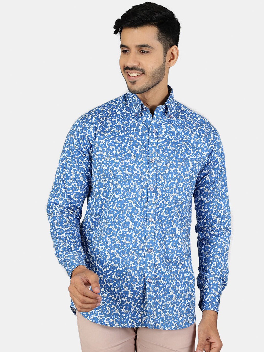 

Wintage Men Blue & White Classic Floral Printed Pure Cotton Casual Shirt
