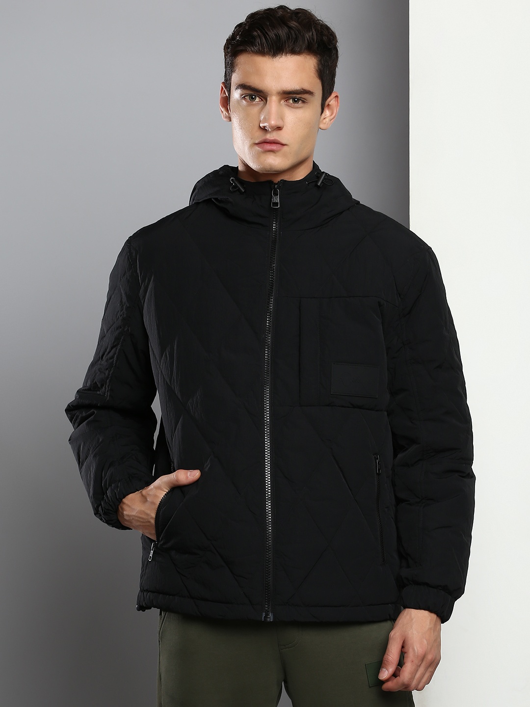 

Calvin Klein Jeans Men Black Packable Lightweight Quilted Jacket with Patchwork