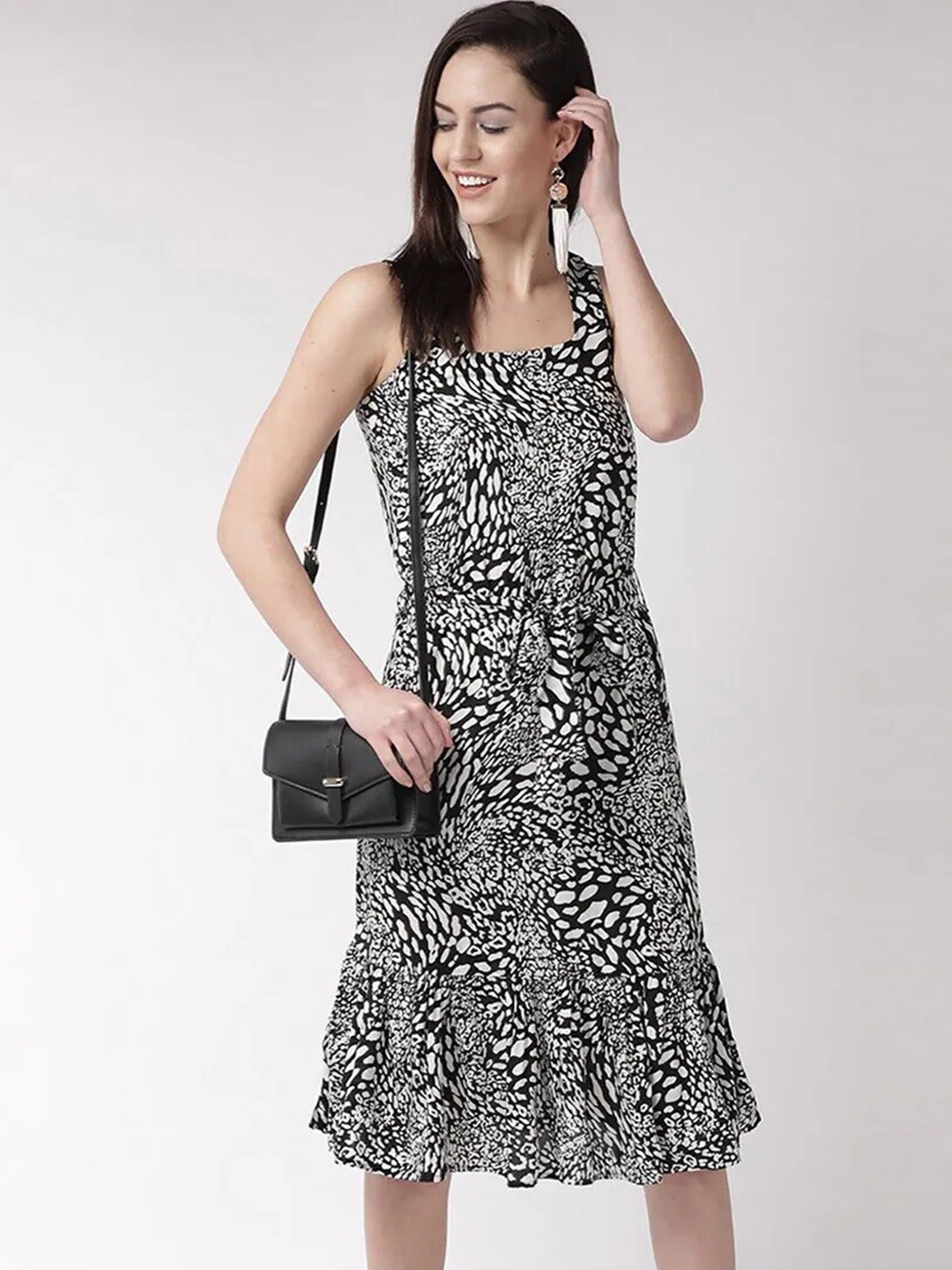 

SQew Women Black & White Animal Skin Printed Crepe Midi Dress
