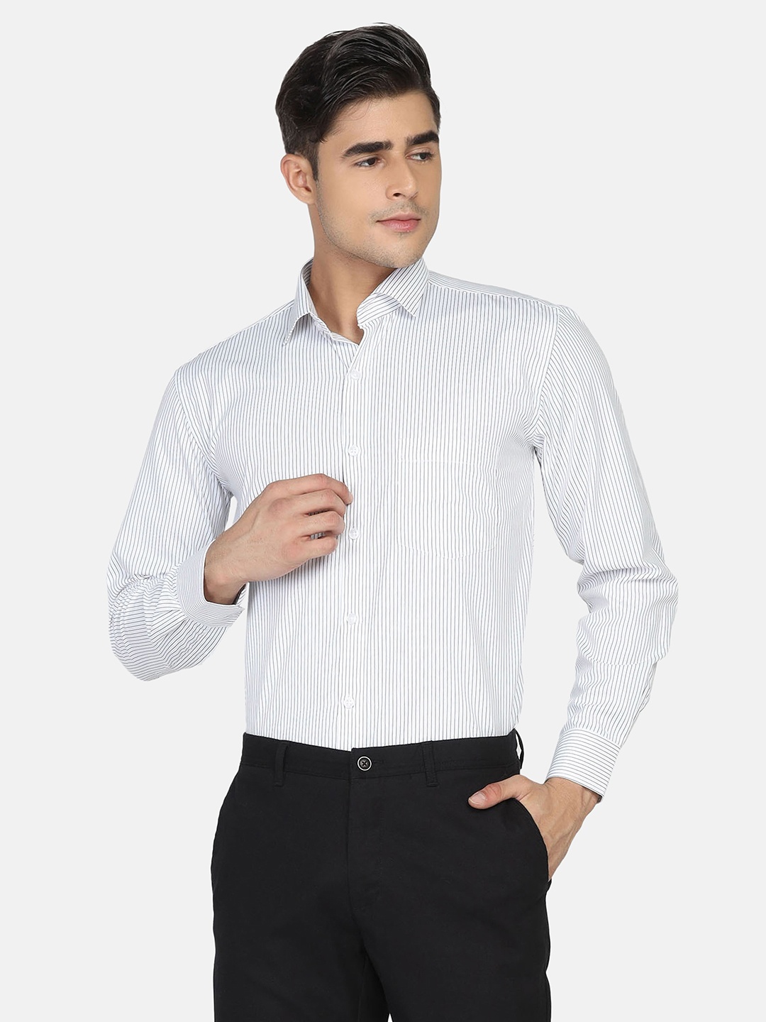 

TAHVO Men White Striped Formal Shirt