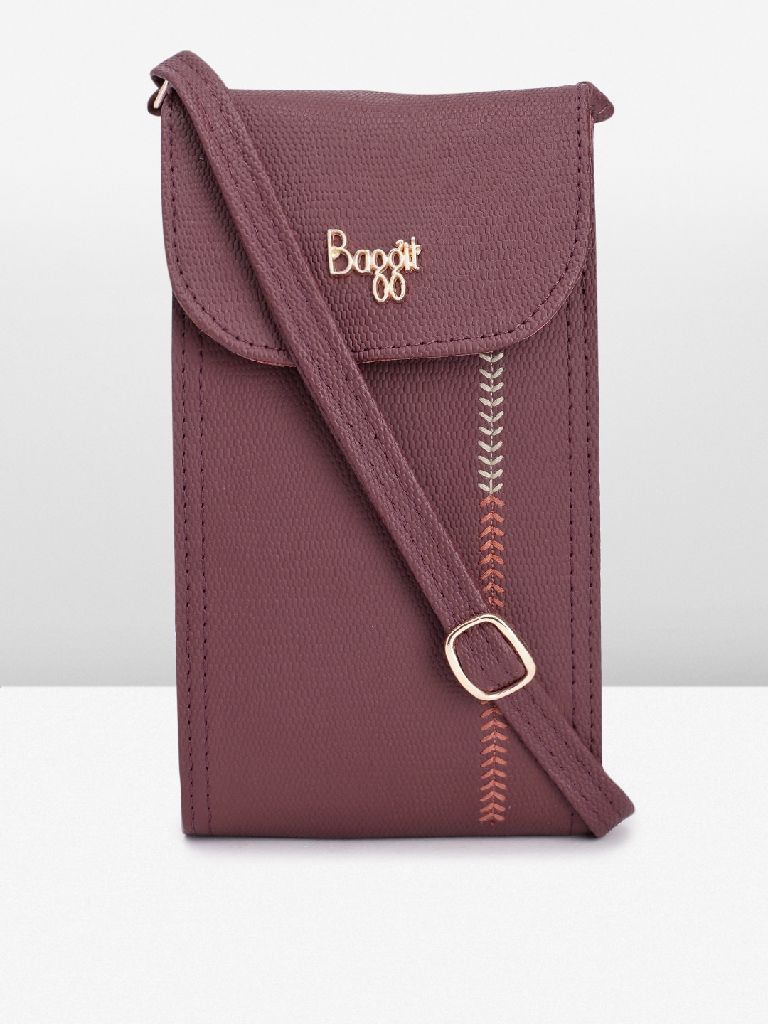 

Baggit Textured Sling Bag, Maroon
