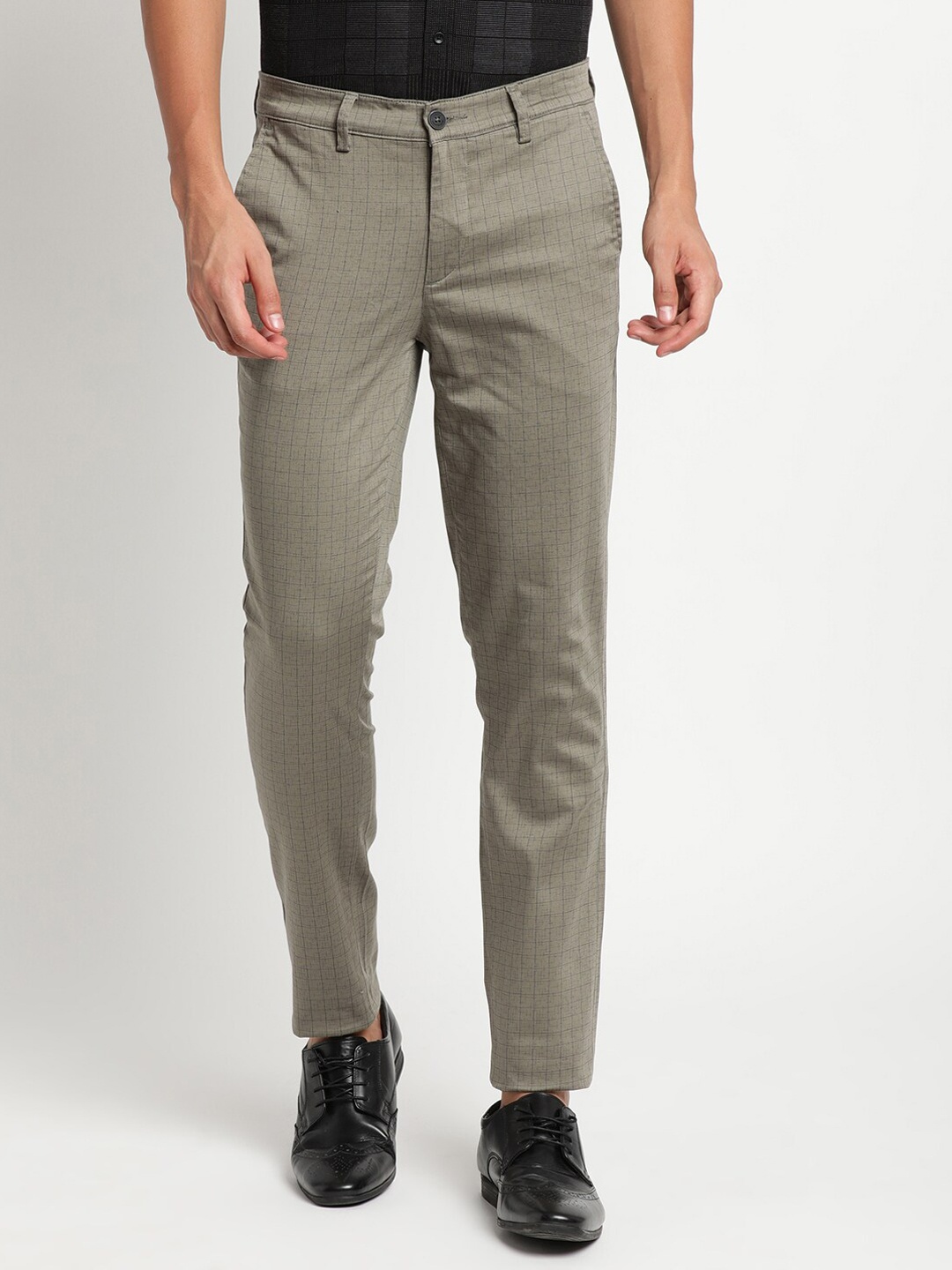 

Turtle Men Grey Textured Checked Relaxed Tapered Fit Trousers