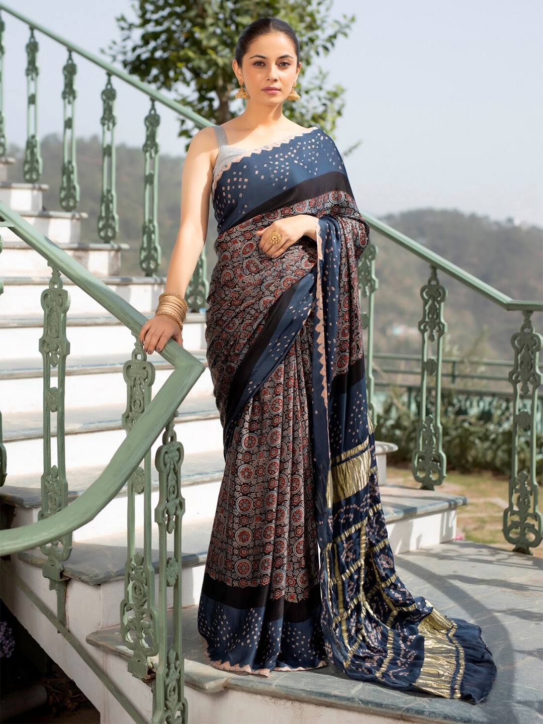 

Geroo Jaipur Blue & Gold-Toned Zari Pure Silk Hand crafted Saree