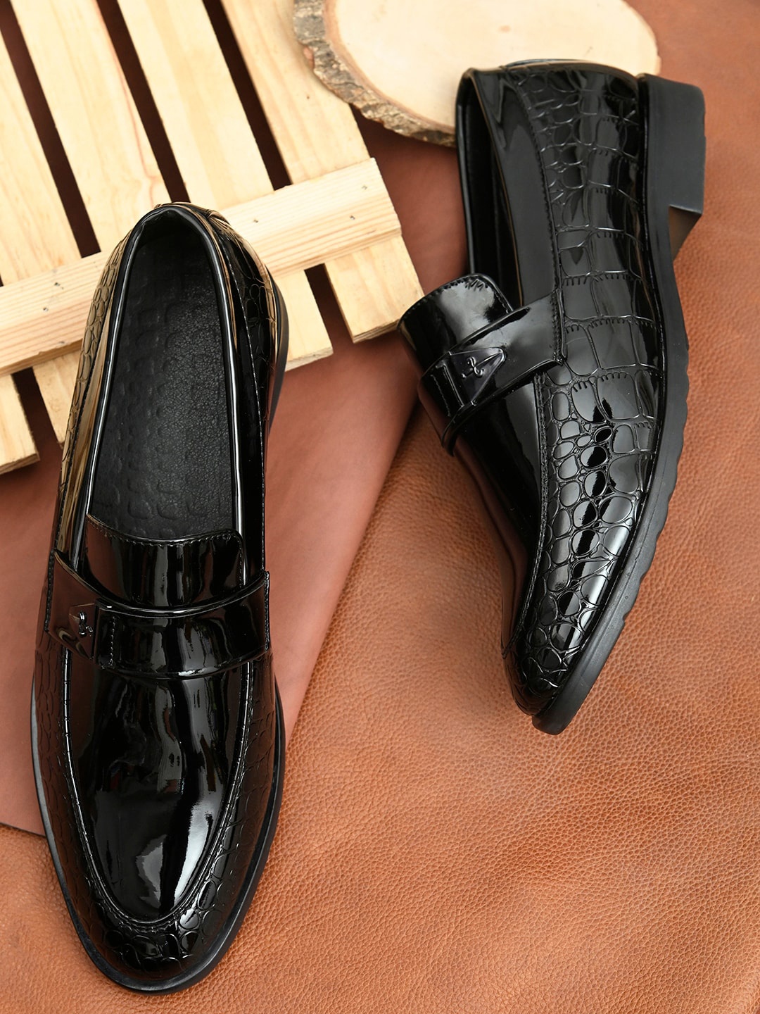 

HERE&NOW Men Black Textured Formal Loafers