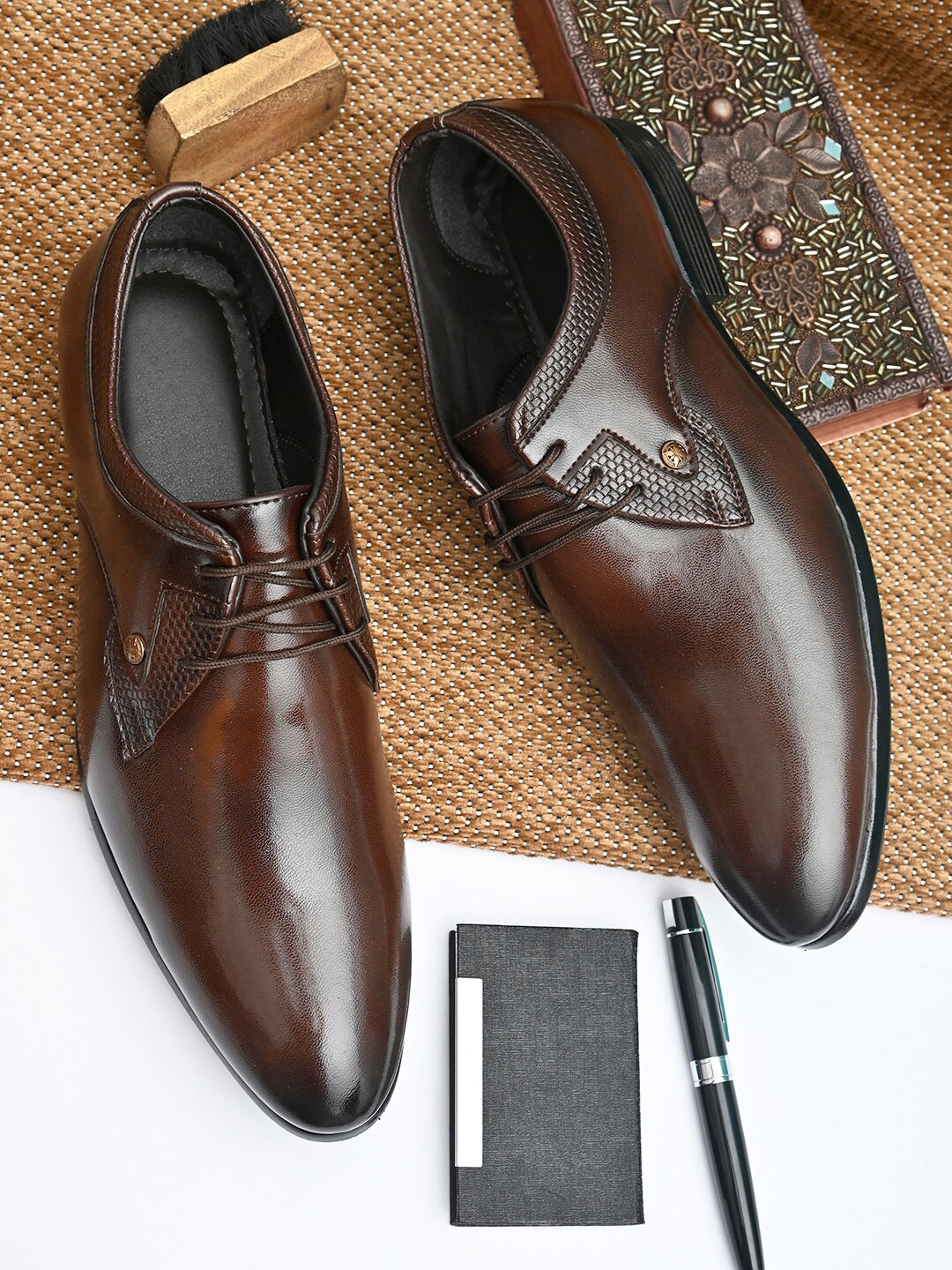 

HERE&NOW Men Brown Solid Formal Derbys