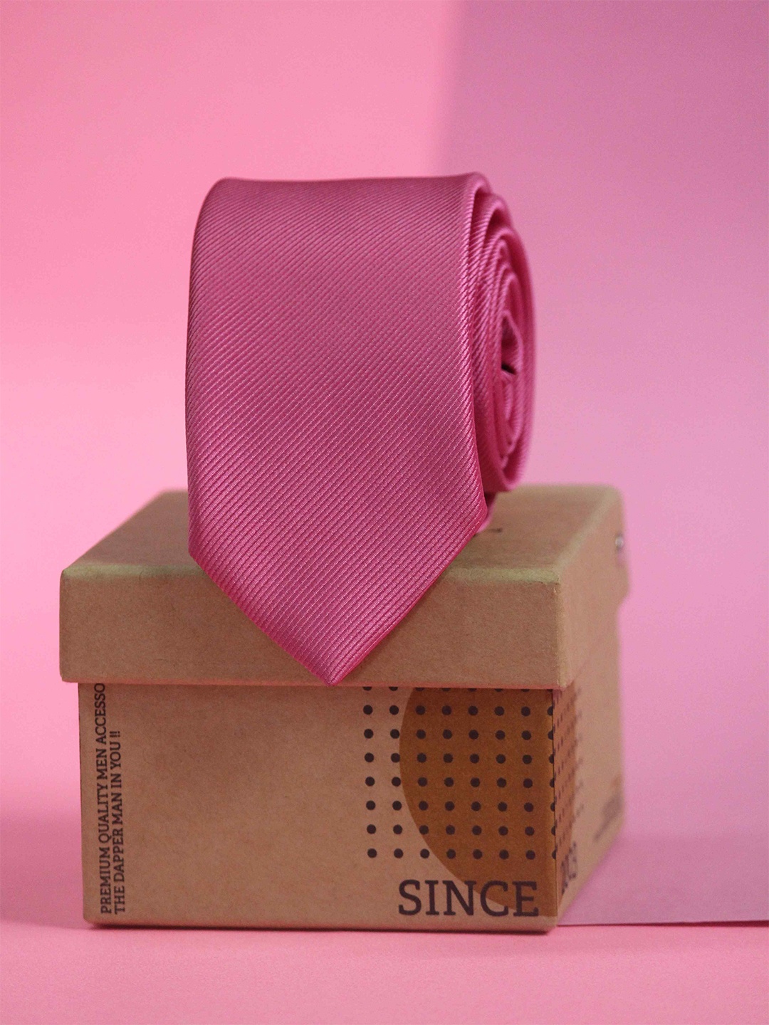 

Tossido Men Pink & Black Solid Skinny Tie