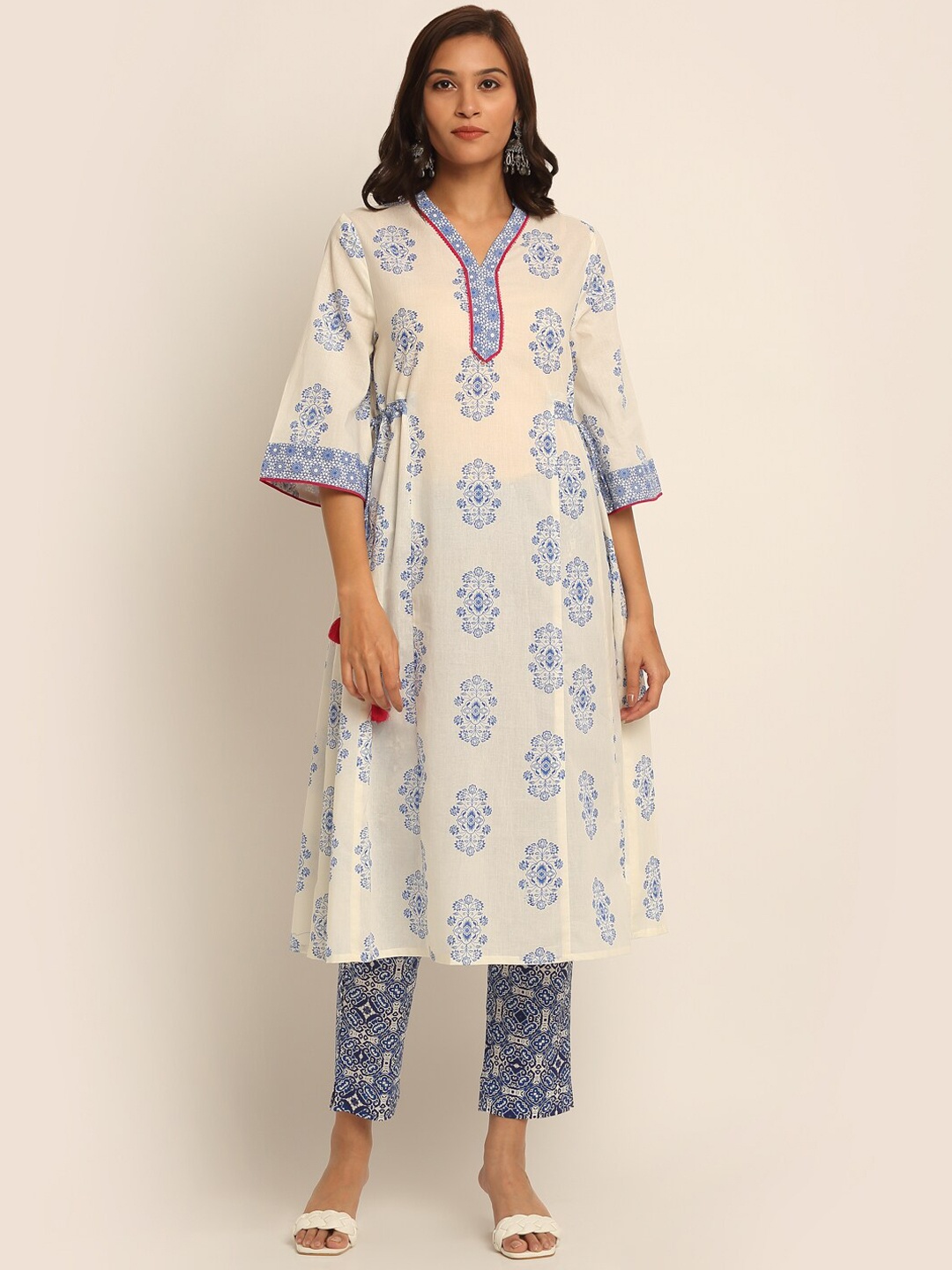 

EK BY EKTA KAPOOR Women Off White & Blue Floral Printed Thread Work Cotton Anarkali Kurta