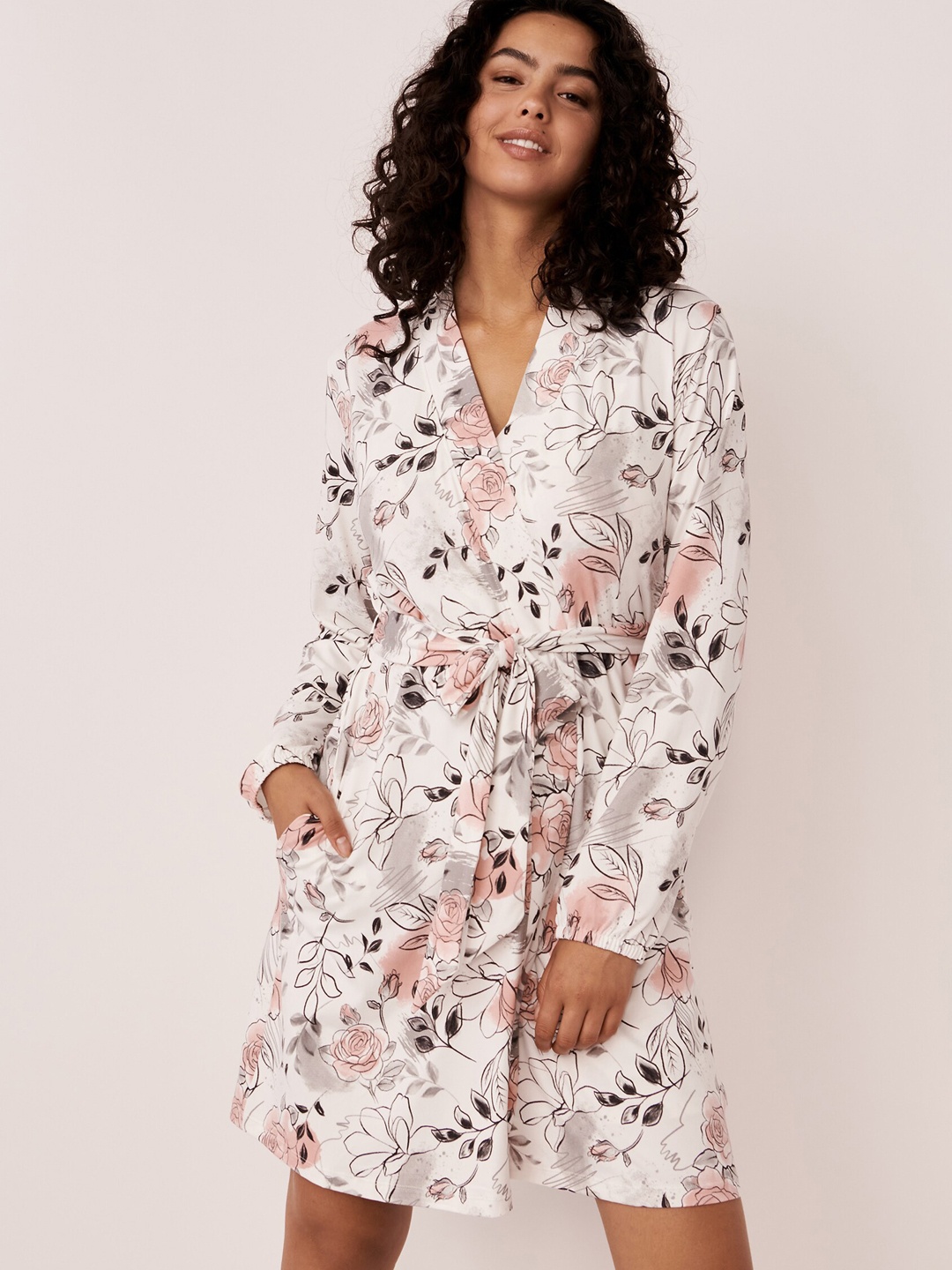 

La Vie en Rose Women White Printed Robe
