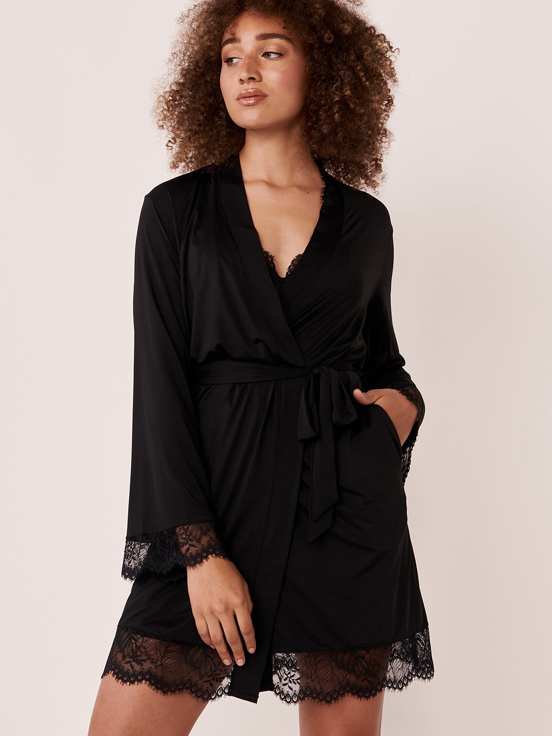 

La Vie en Rose Women Black Solid Robe